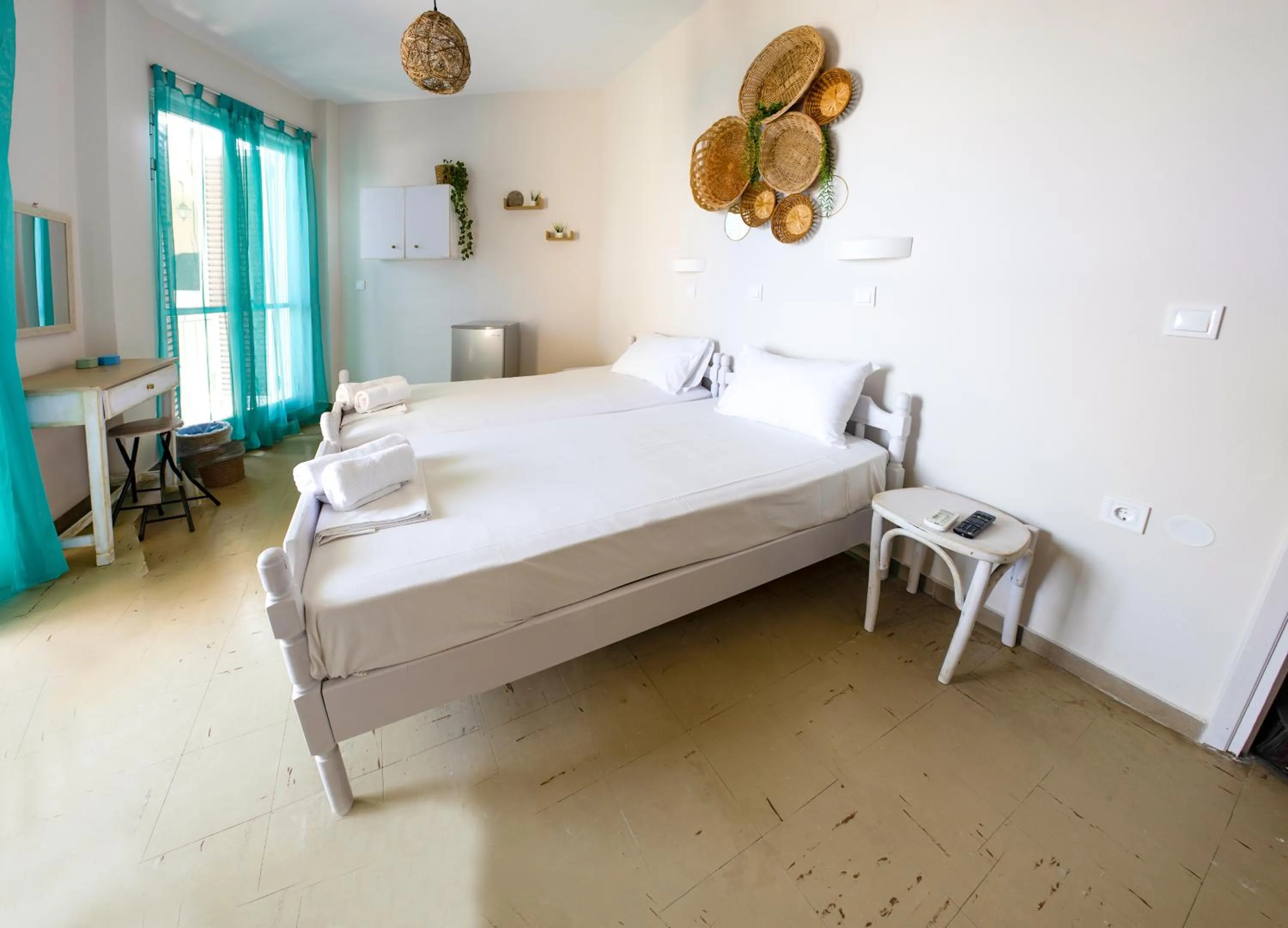 Photo of the whole room, Bed in Bob's Apartments