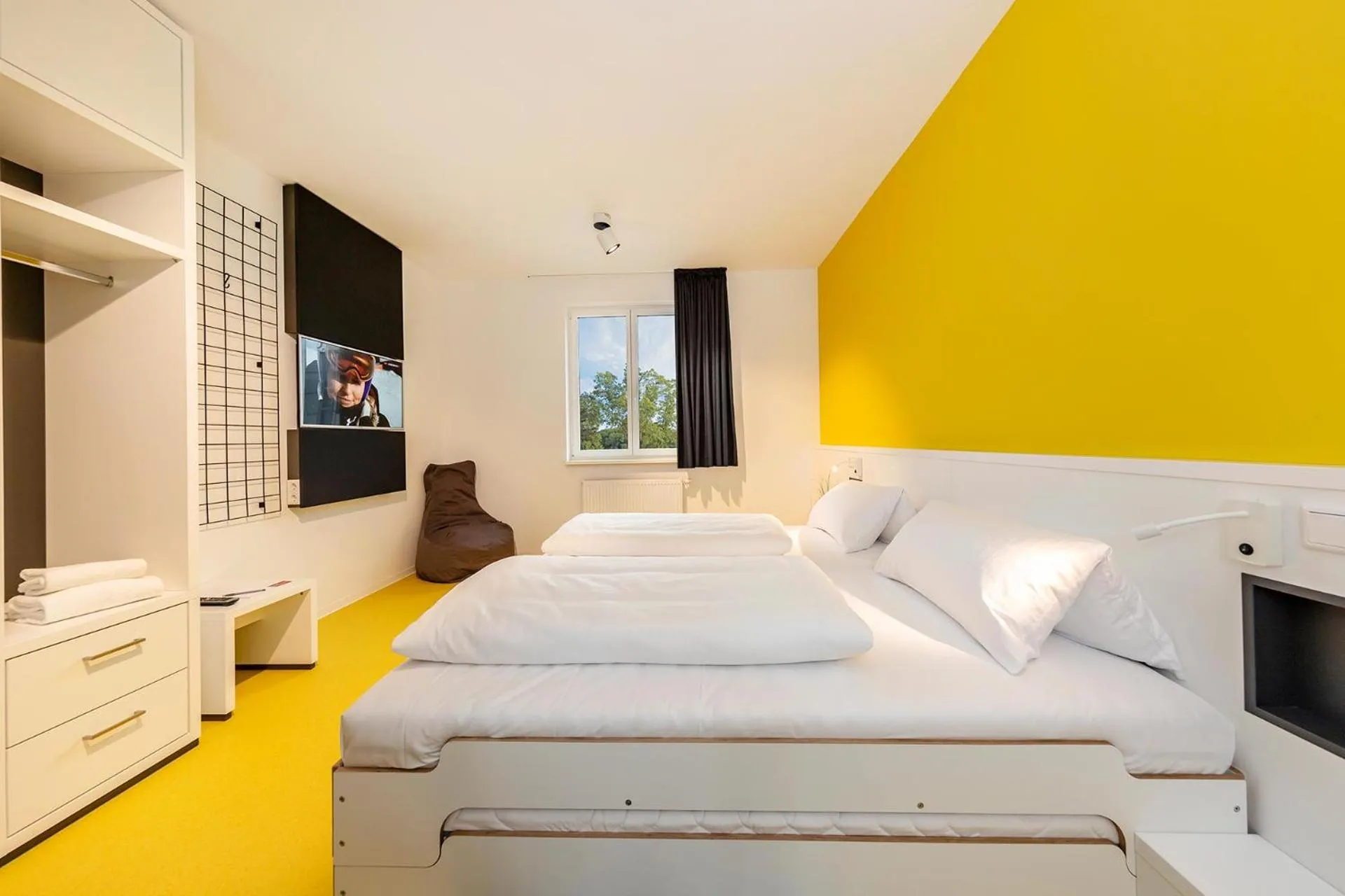 Photo of the whole room, Bed in Hotel Athletik Kiel