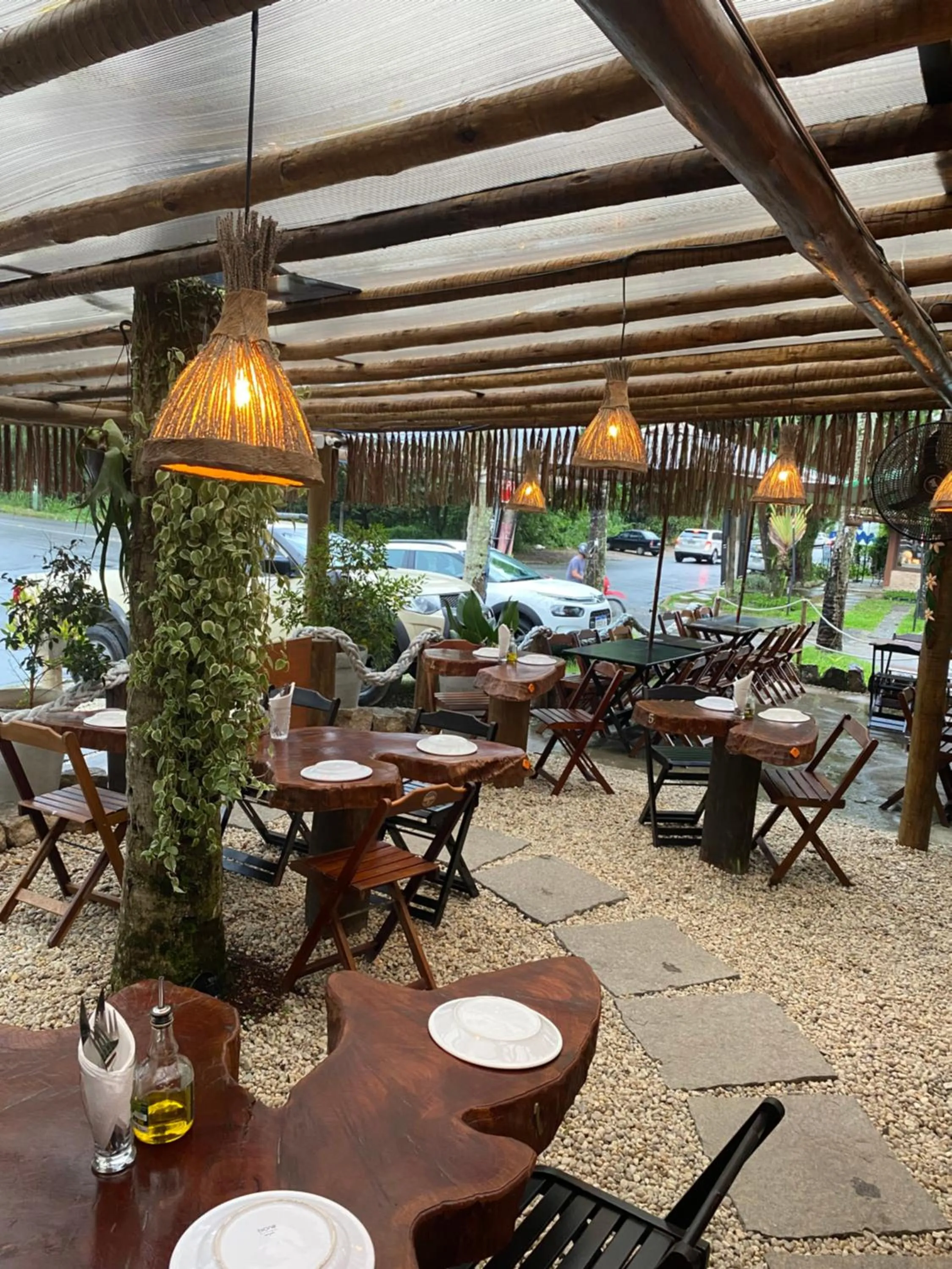 Restaurant/places to eat in Pousada Papaya Container