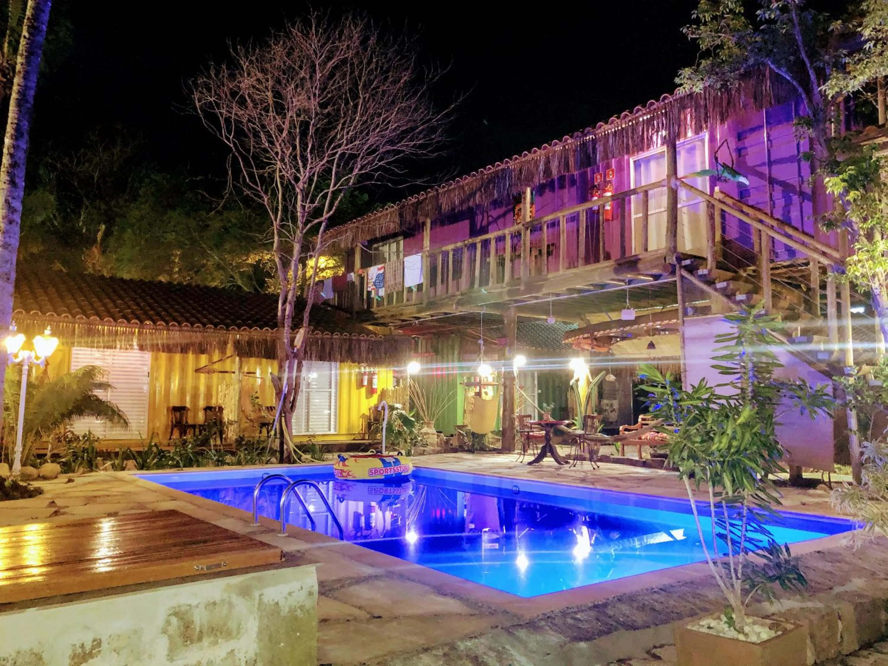 Night in Pousada Papaya Container