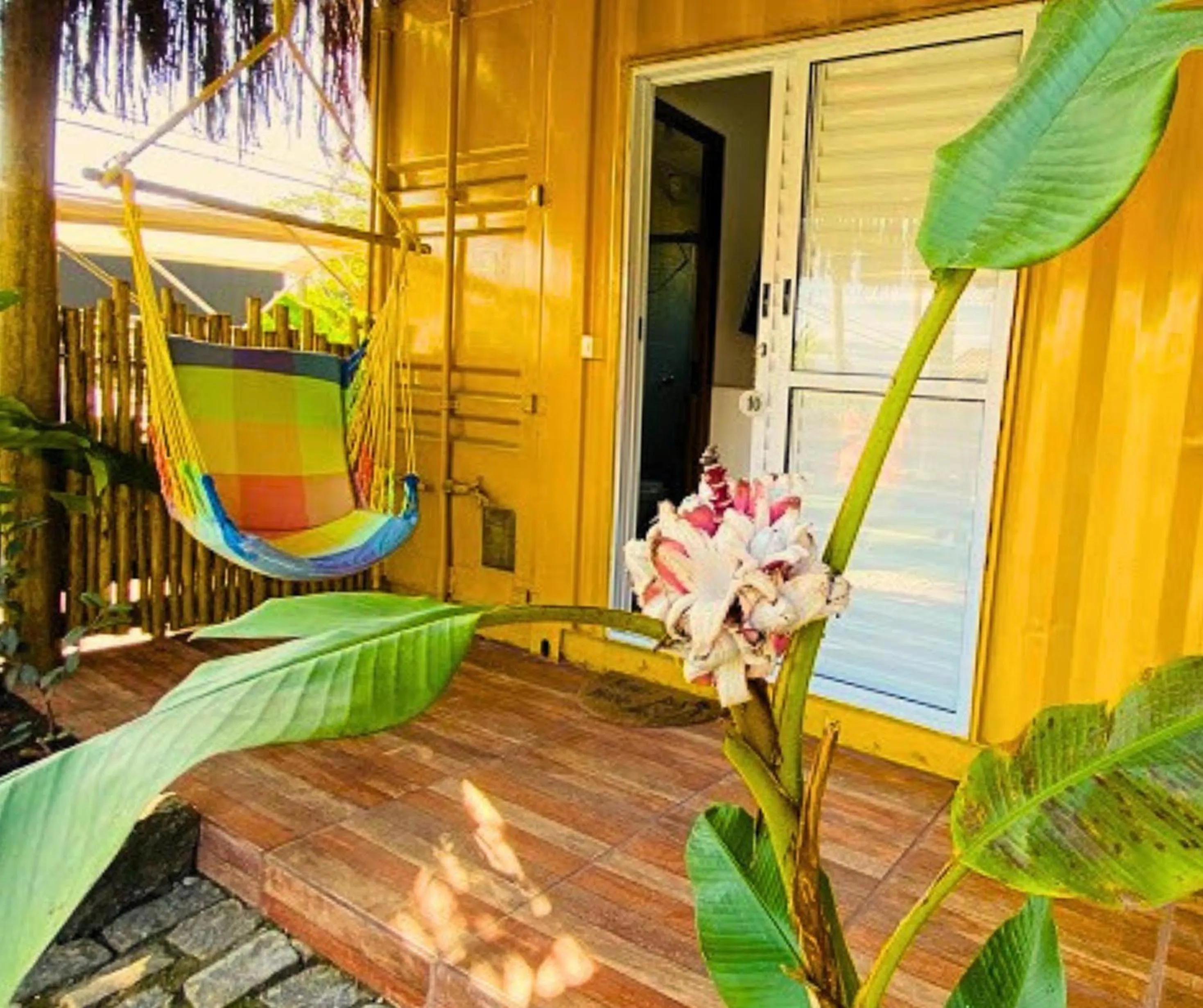 Patio in Pousada Papaya Container
