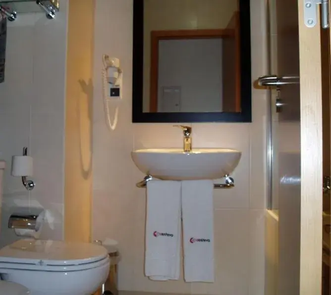 Twin Room - single occupancy in Hotel A Esteva Twin Room - single occupancy in Hotel A Esteva