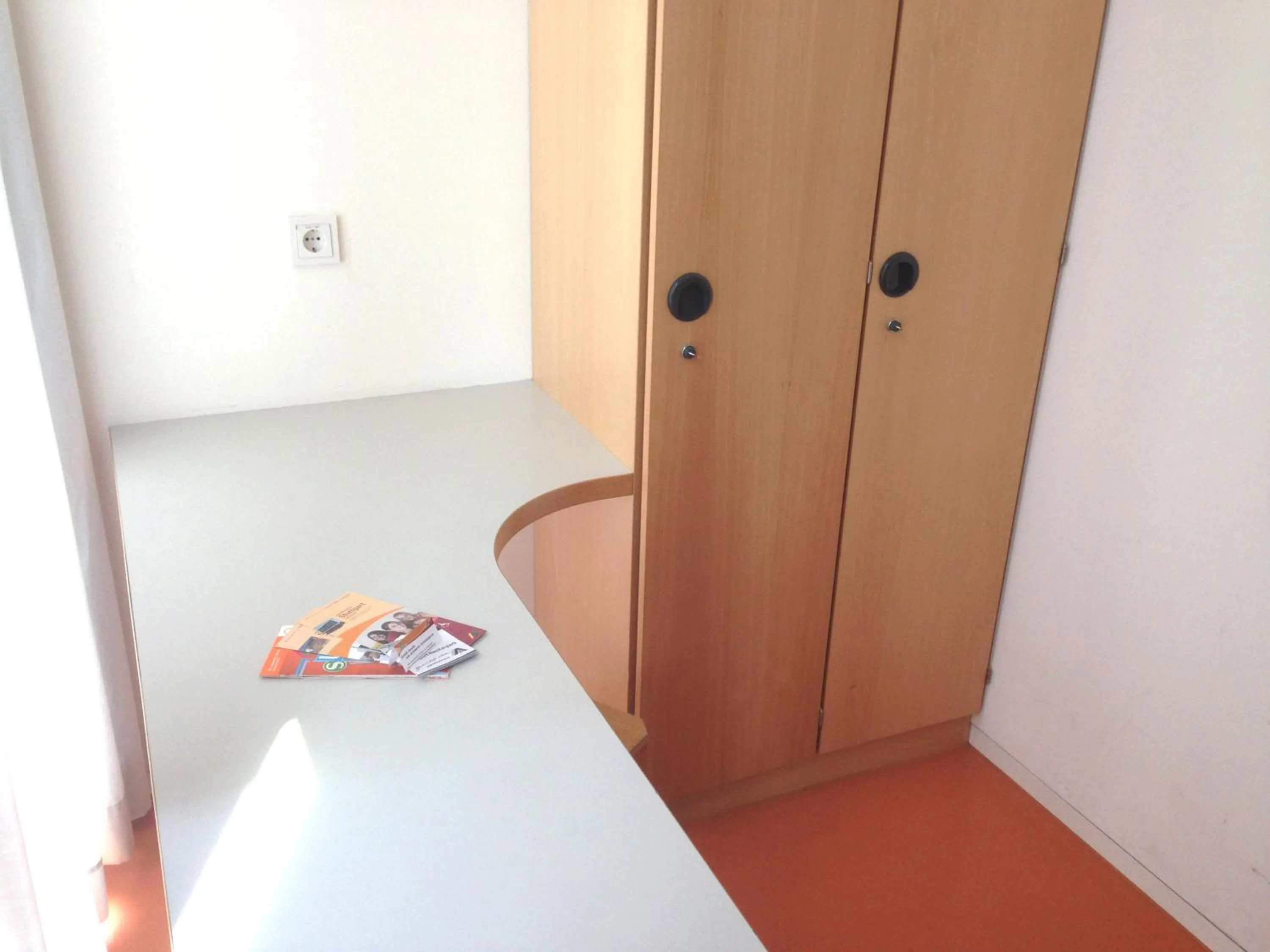 Decorative detail, Bed in Jugendherberge Stuttgart Neckarpark