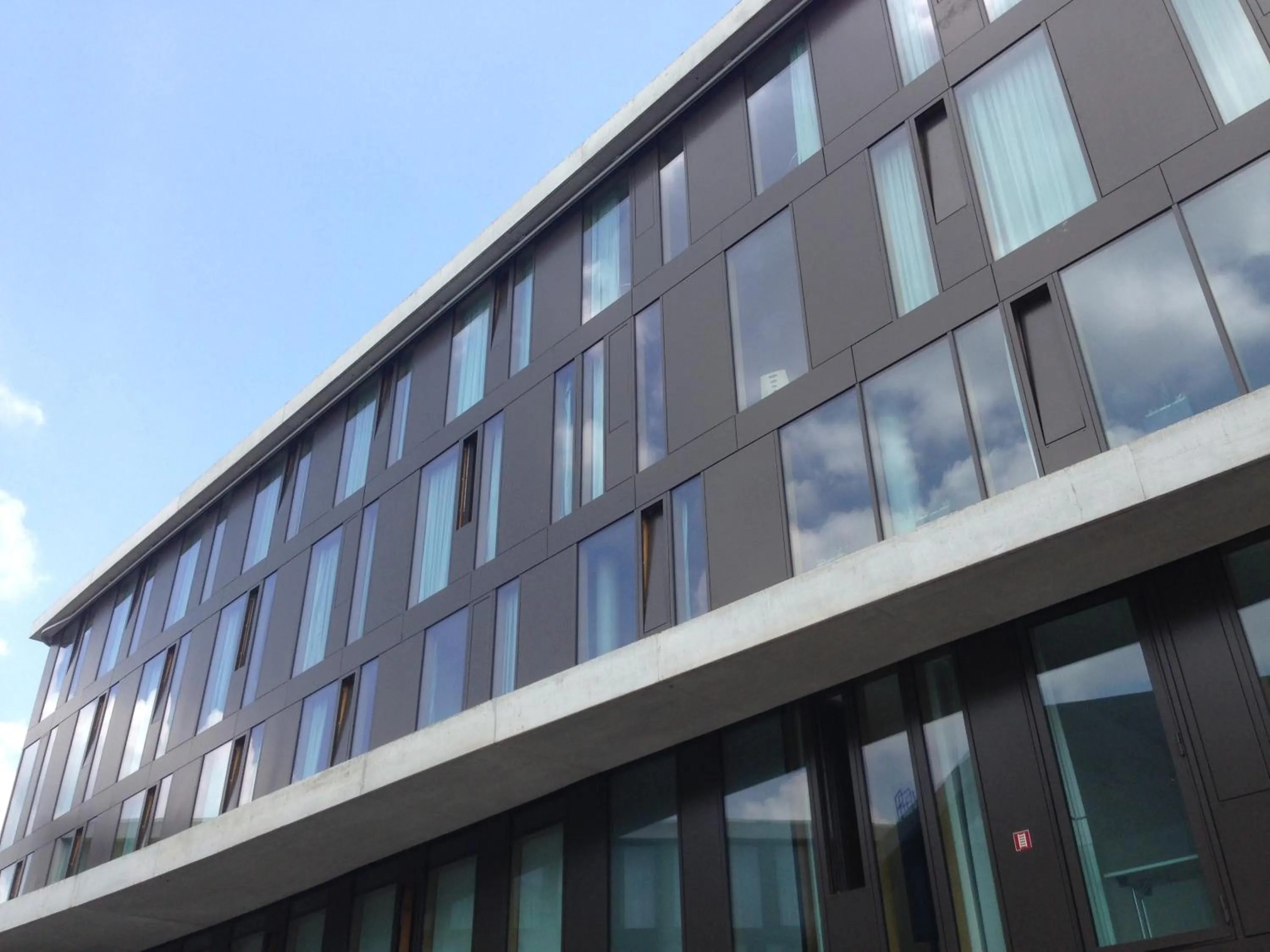 Facade/entrance in Jugendherberge Stuttgart Neckarpark