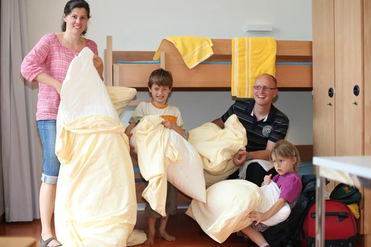 Bed in Jugendherberge Stuttgart Neckarpark