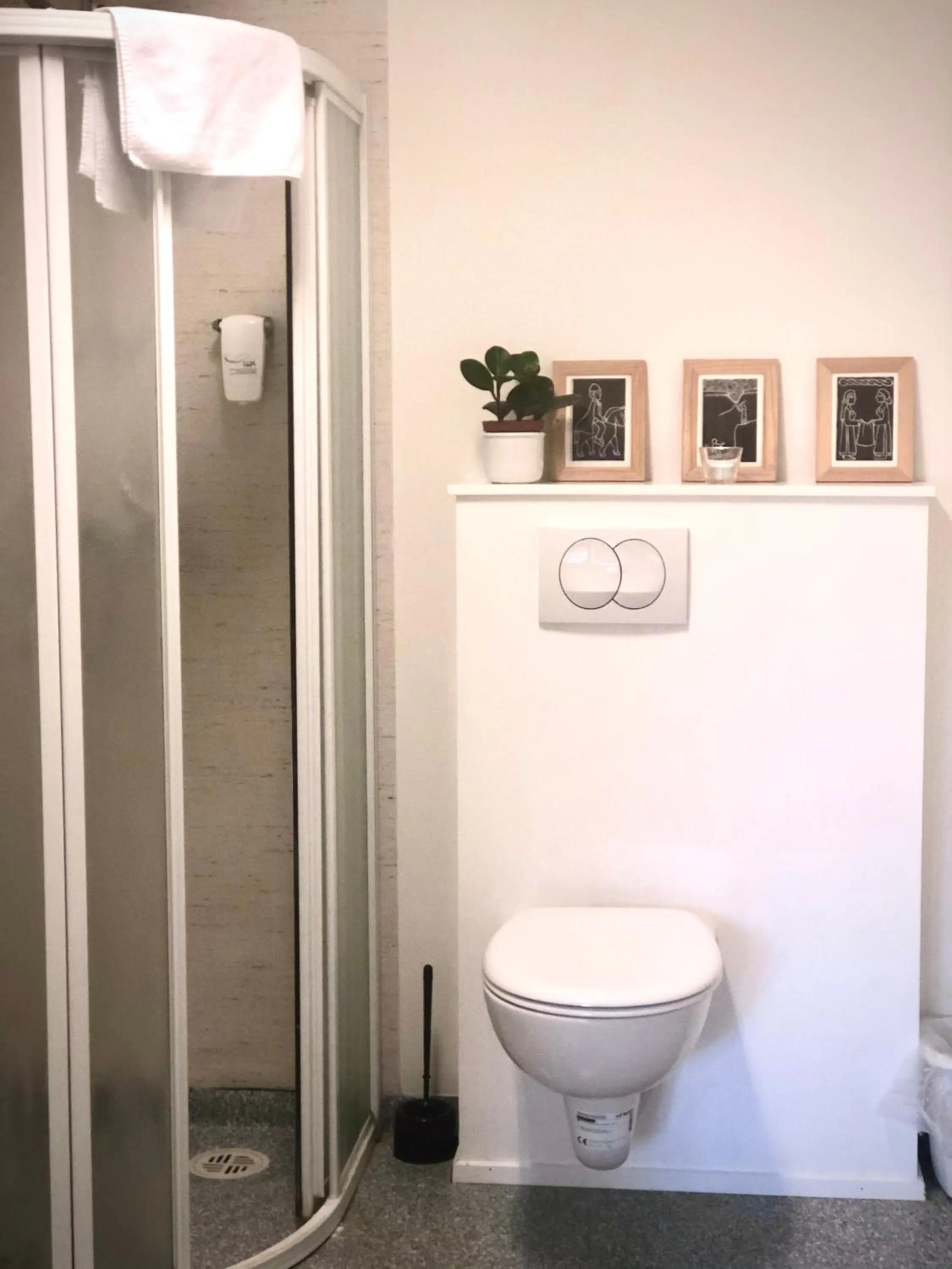 Shower in Lamb Inn Öngulsstadir