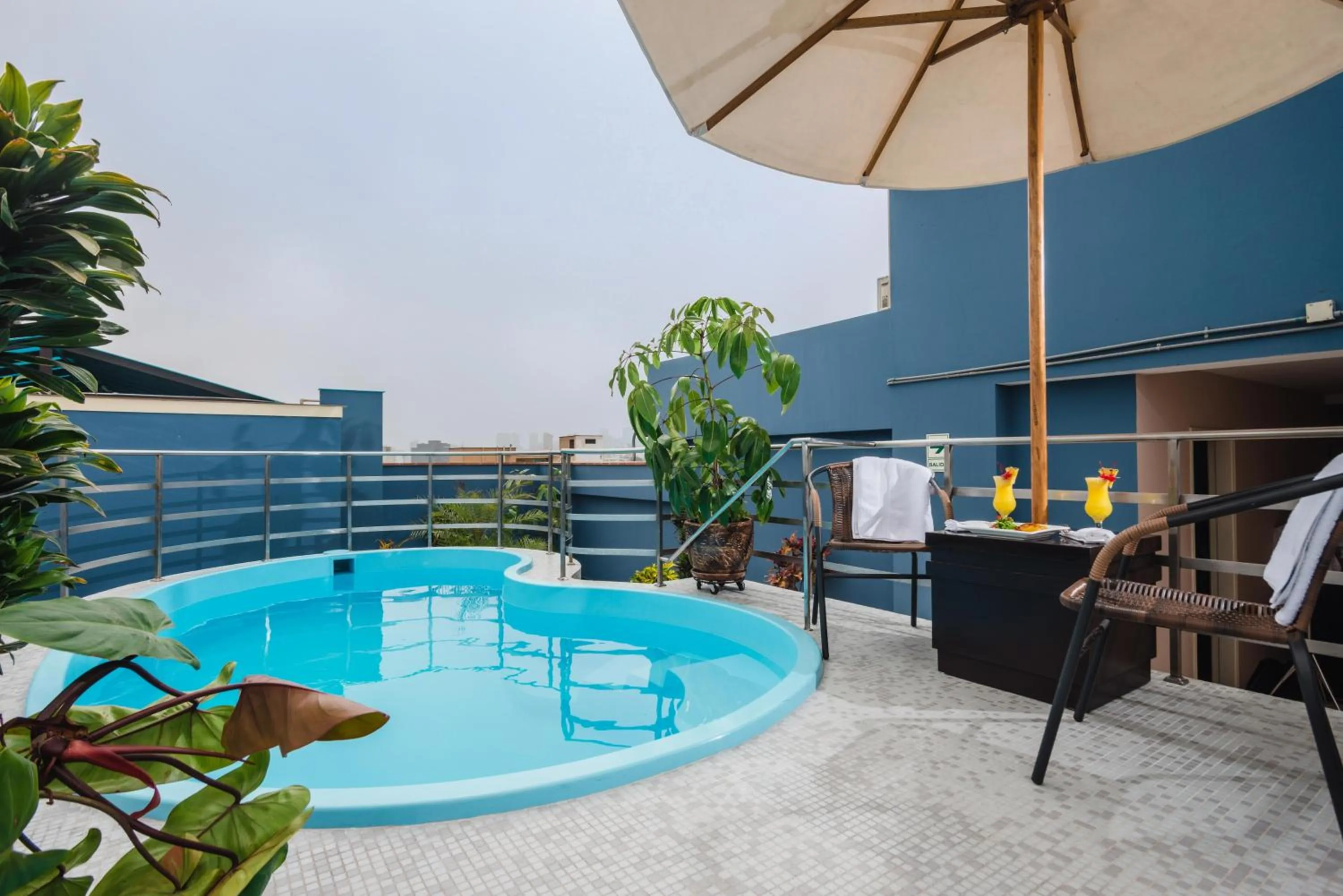 Swimming pool in Nobility Grand Hotel