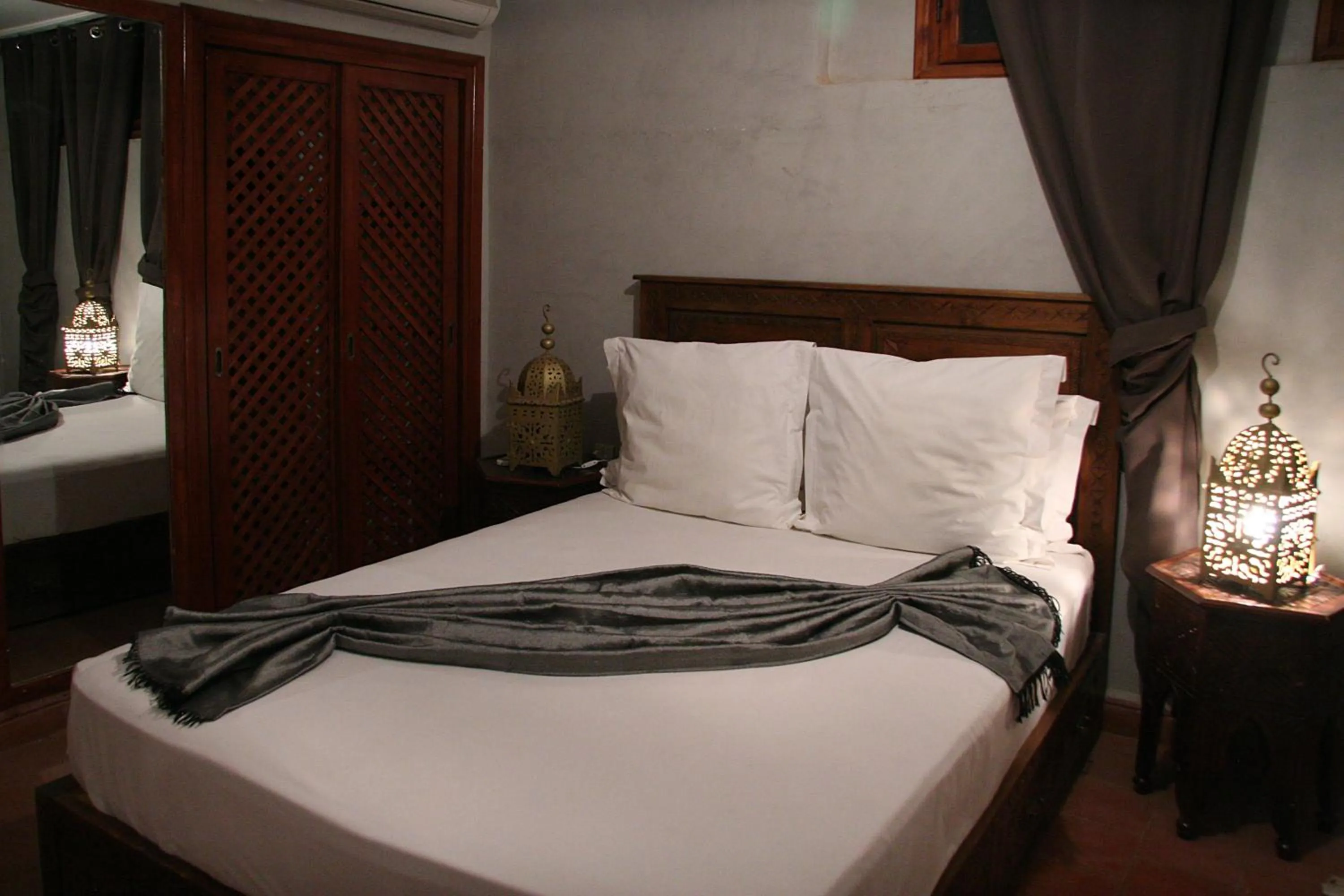 Decorative detail, Bed in Riad Zen House