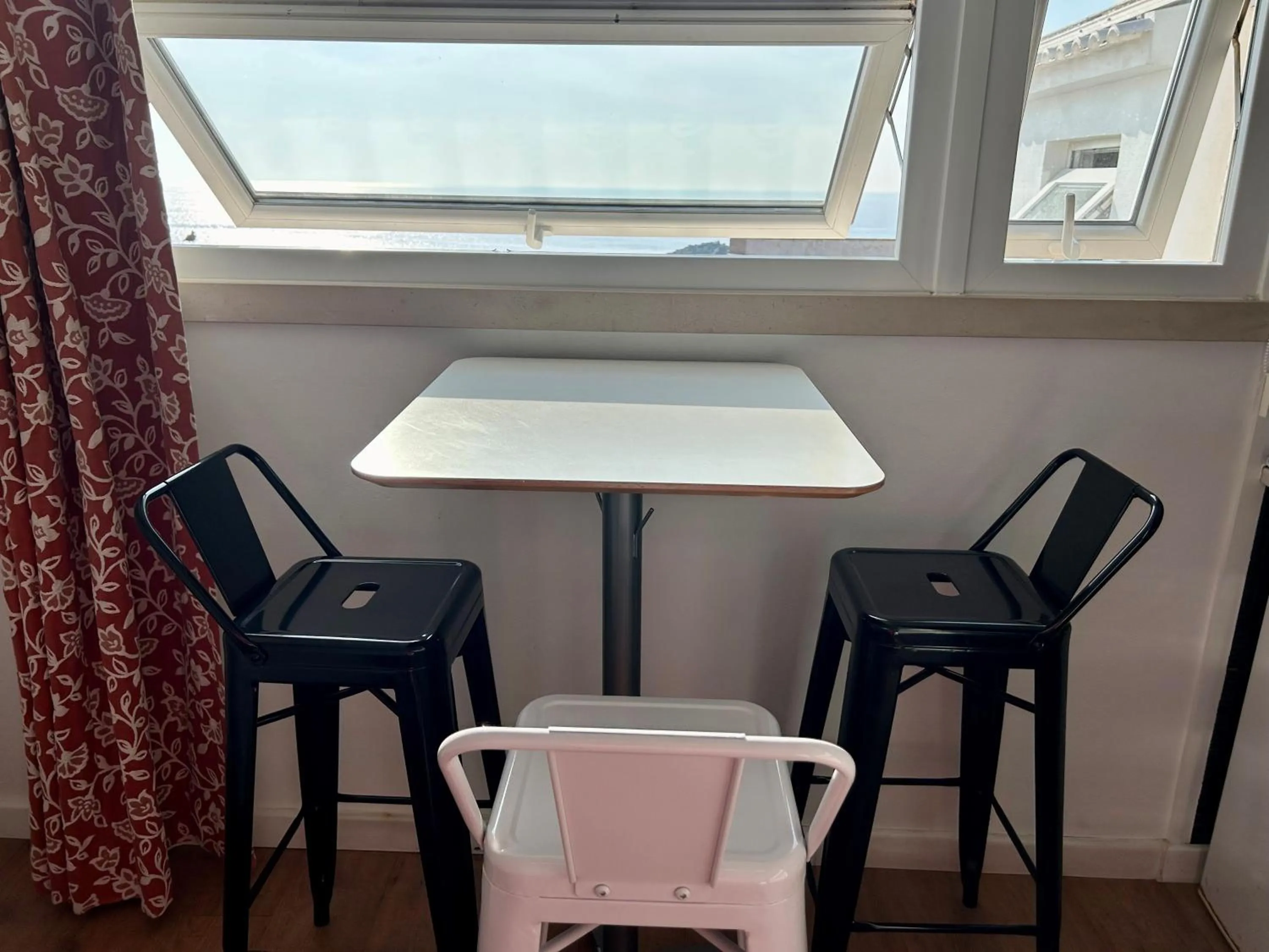 Dining area in Casa das Aguarelas