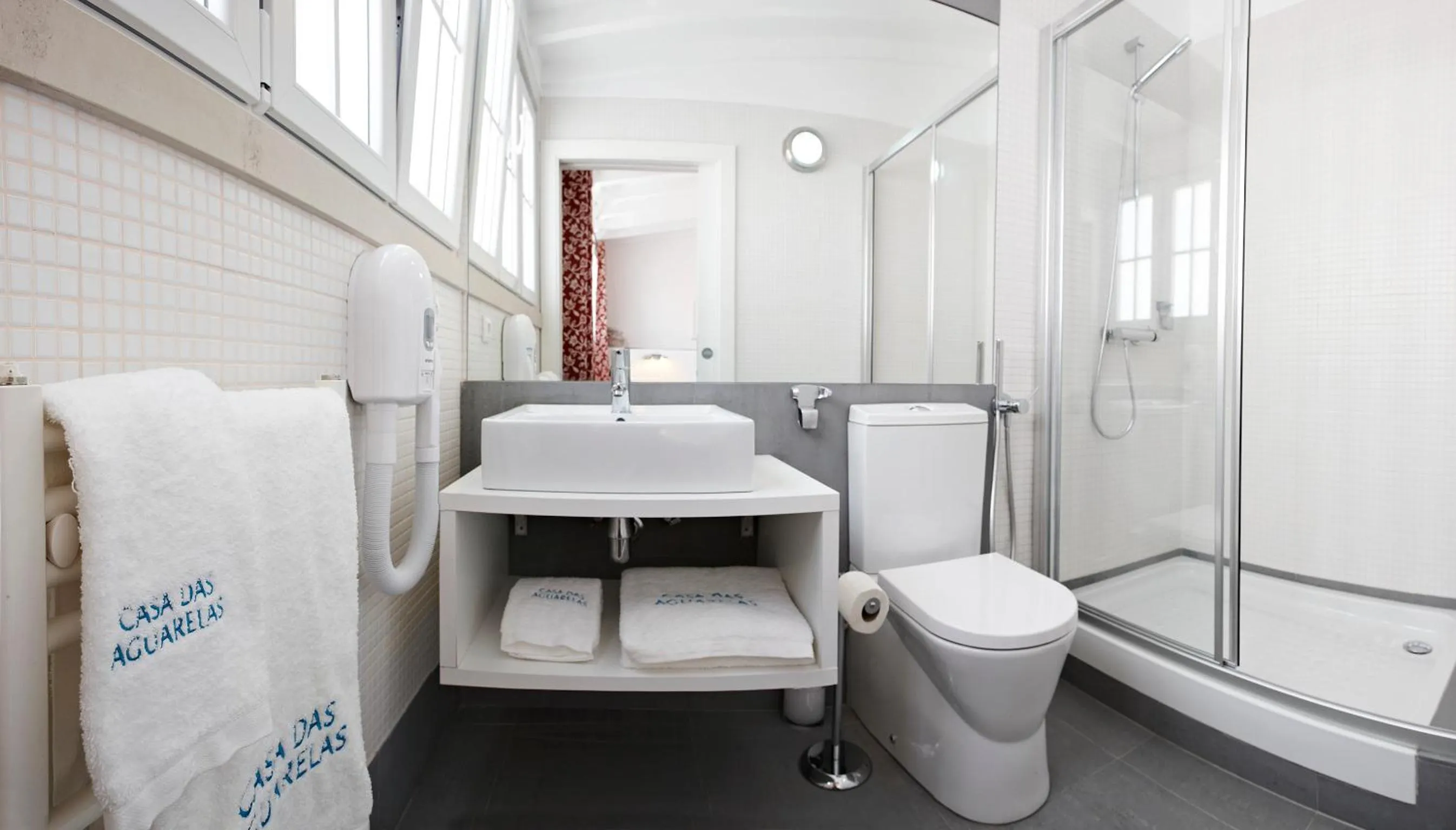 Shower in Casa das Aguarelas