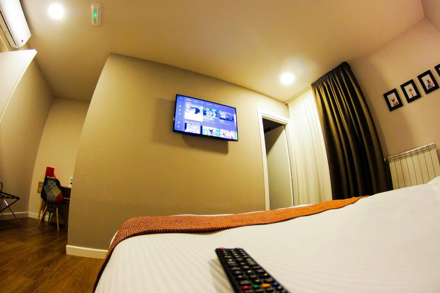 Bedroom, Bed in Home 146