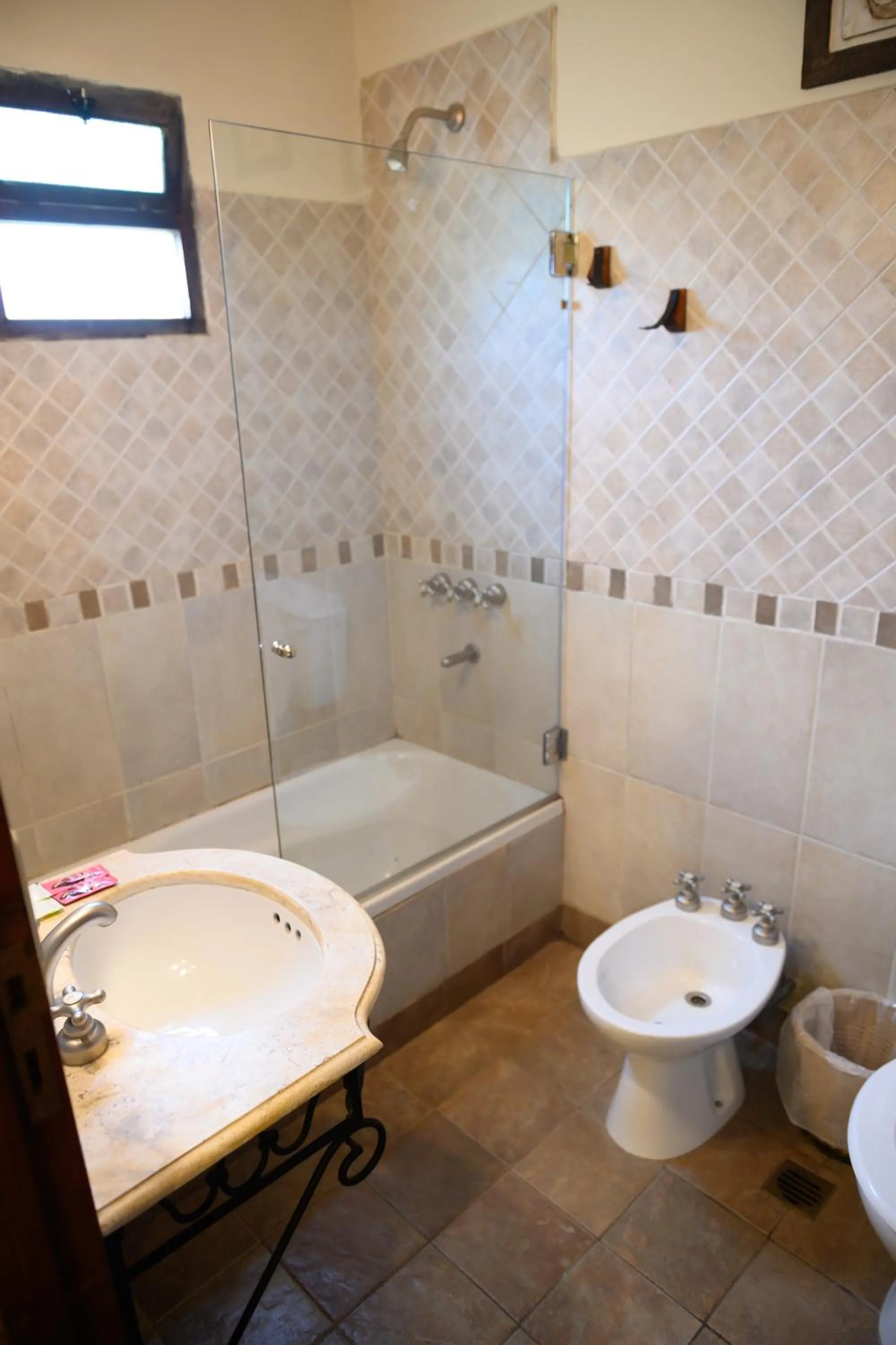 Shower in Hosteria La Caldera