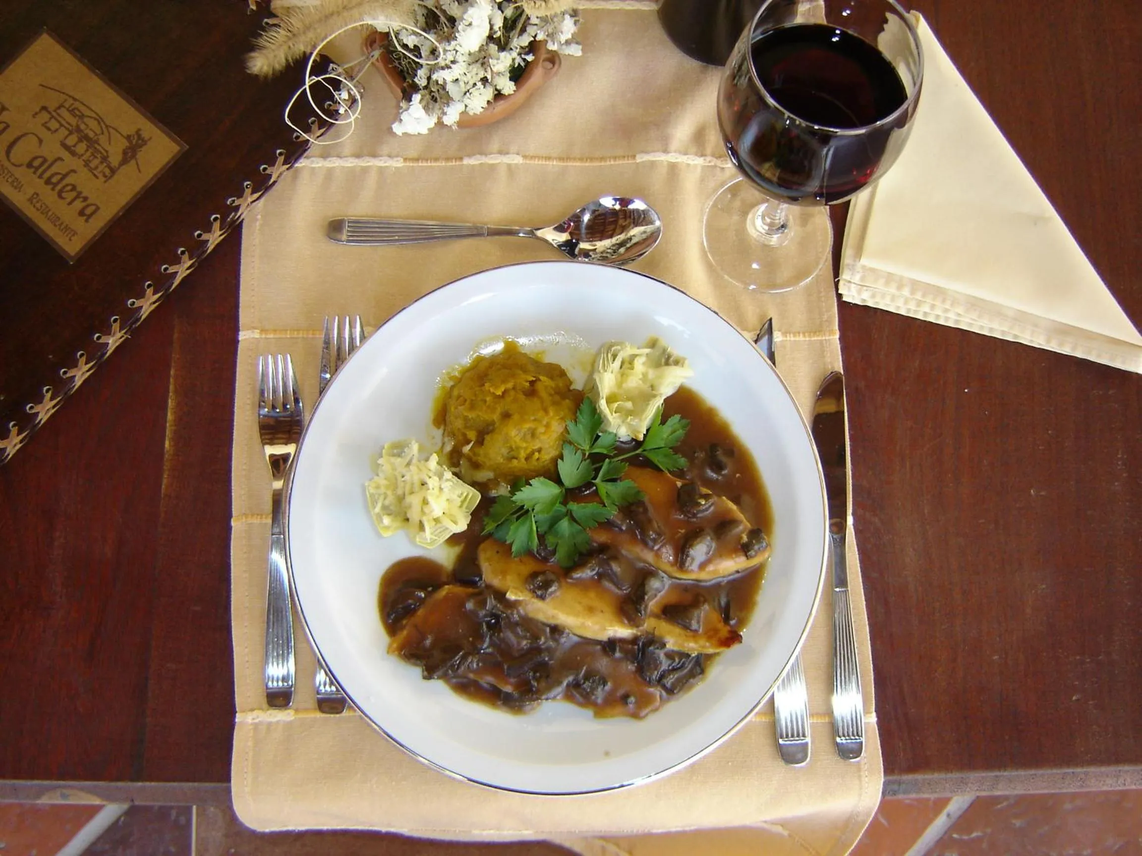 Food and drinks in Hosteria La Caldera