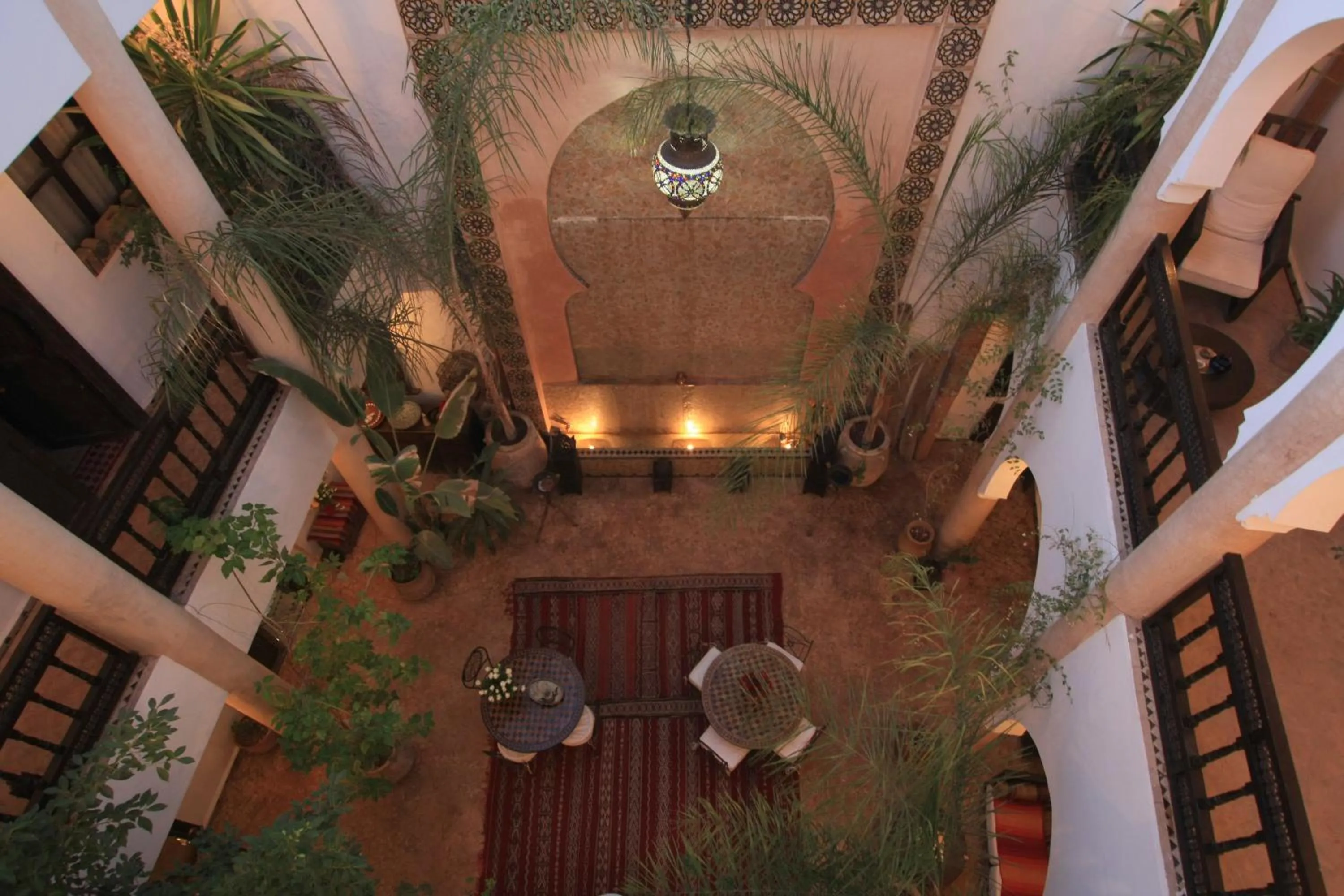 Restaurant/places to eat in Riad Mur Akush