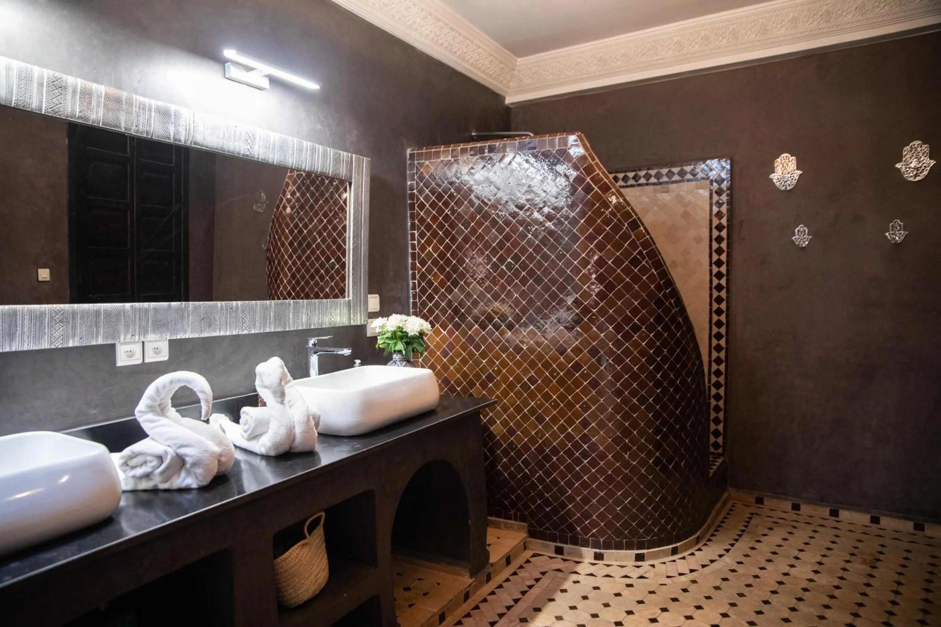 Shower in Riad Mur Akush