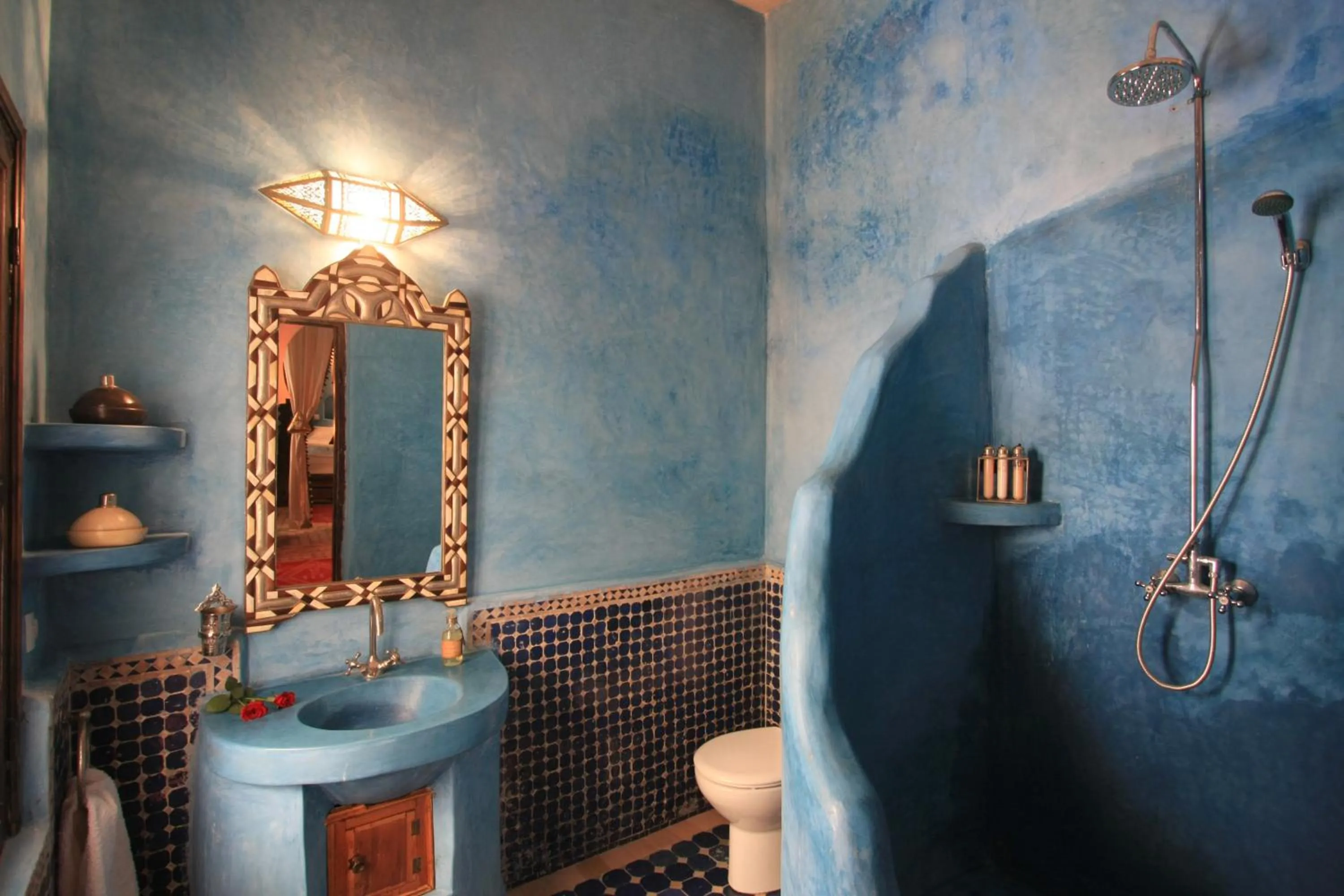Shower in Riad Mur Akush