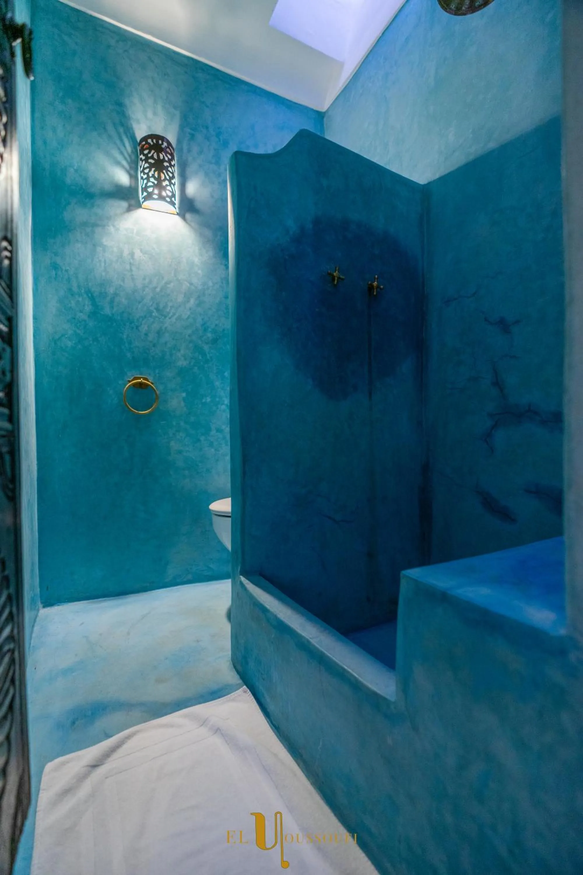 Shower, Bed in Riad El Youssoufi