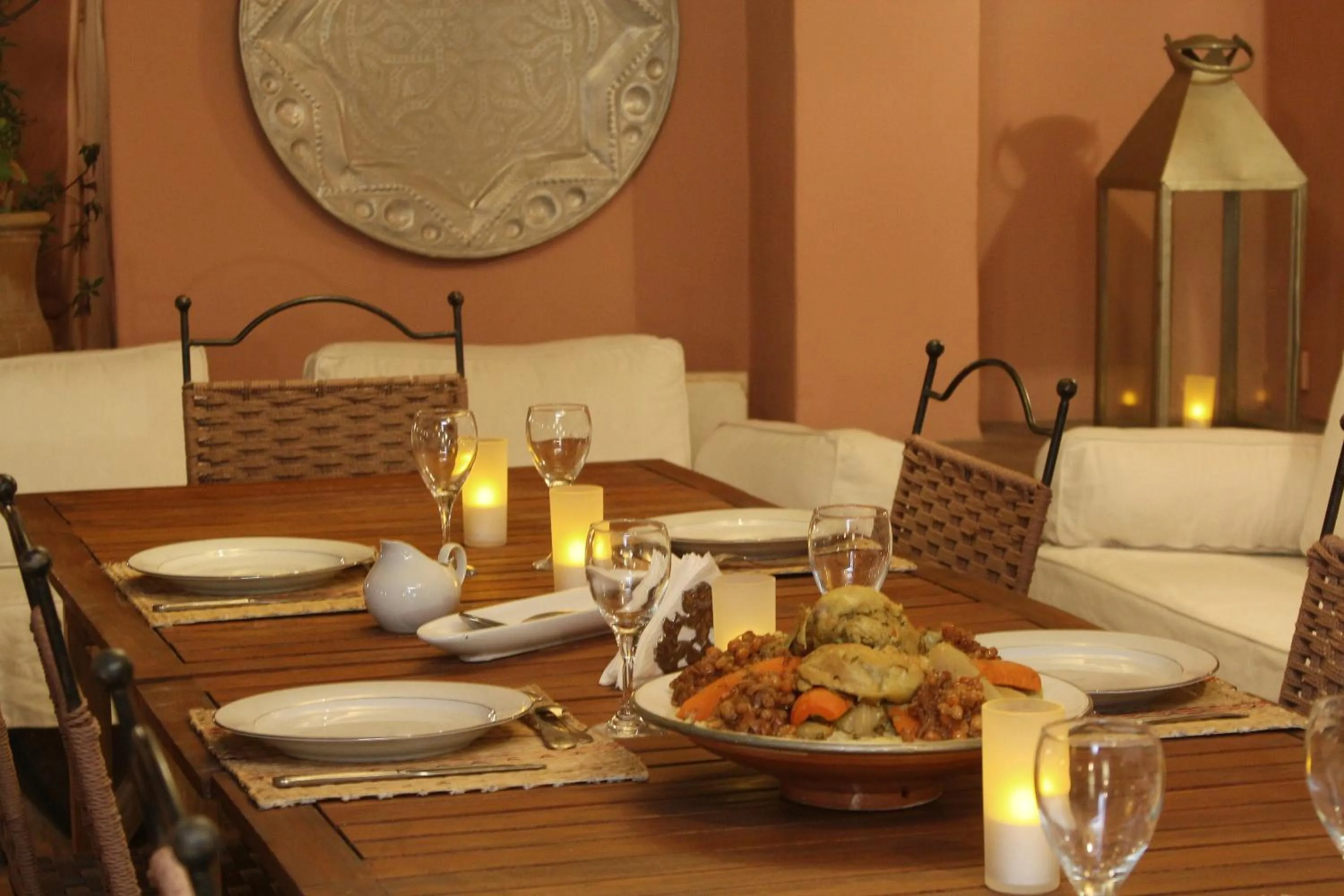 Restaurant/places to eat in Riad El Youssoufi
