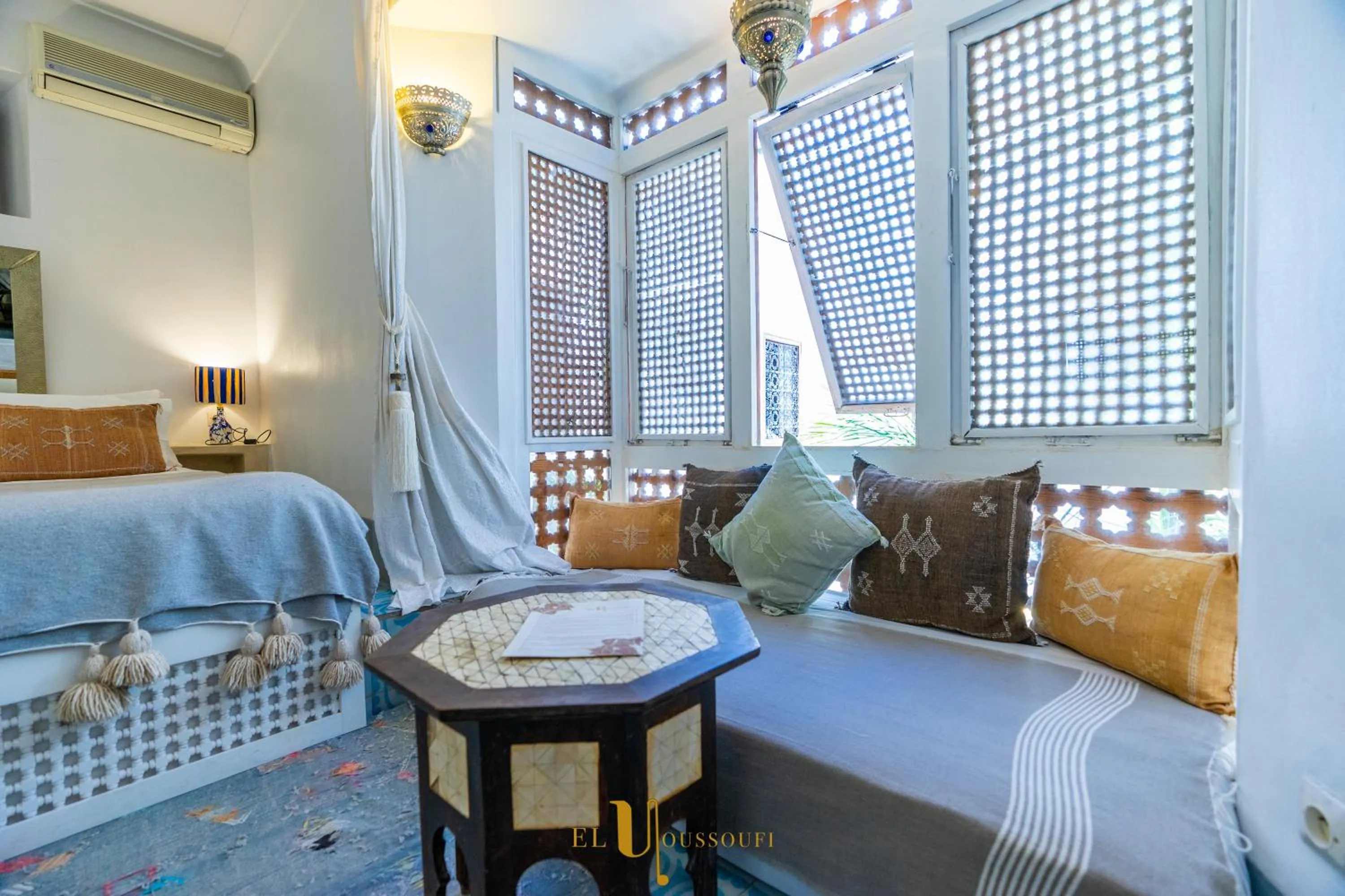 Seating area, Bed in Riad El Youssoufi