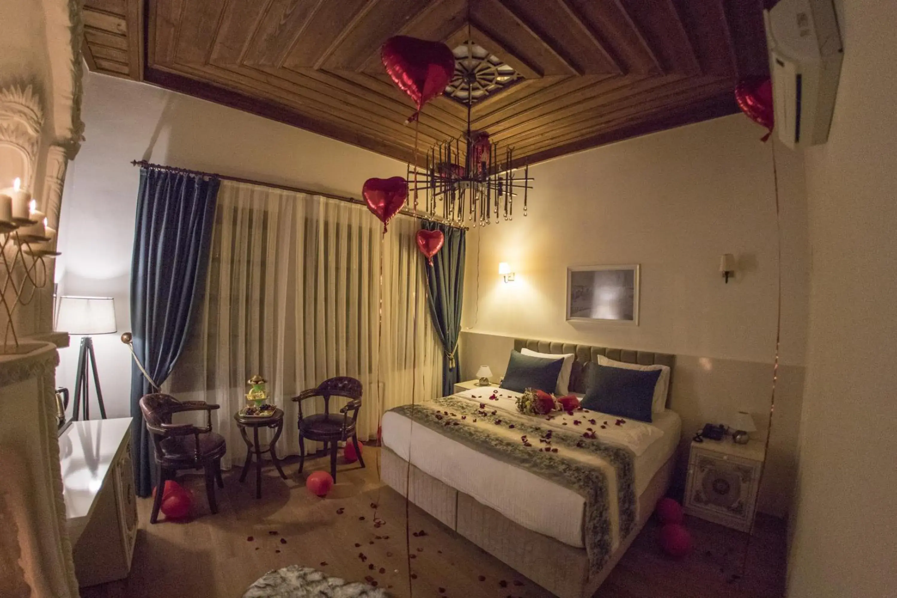 Photo of the whole room, Bed in BAYEZİD HAN KONAK Photo of the whole room, Bed in BAYEZİD HAN KONAK