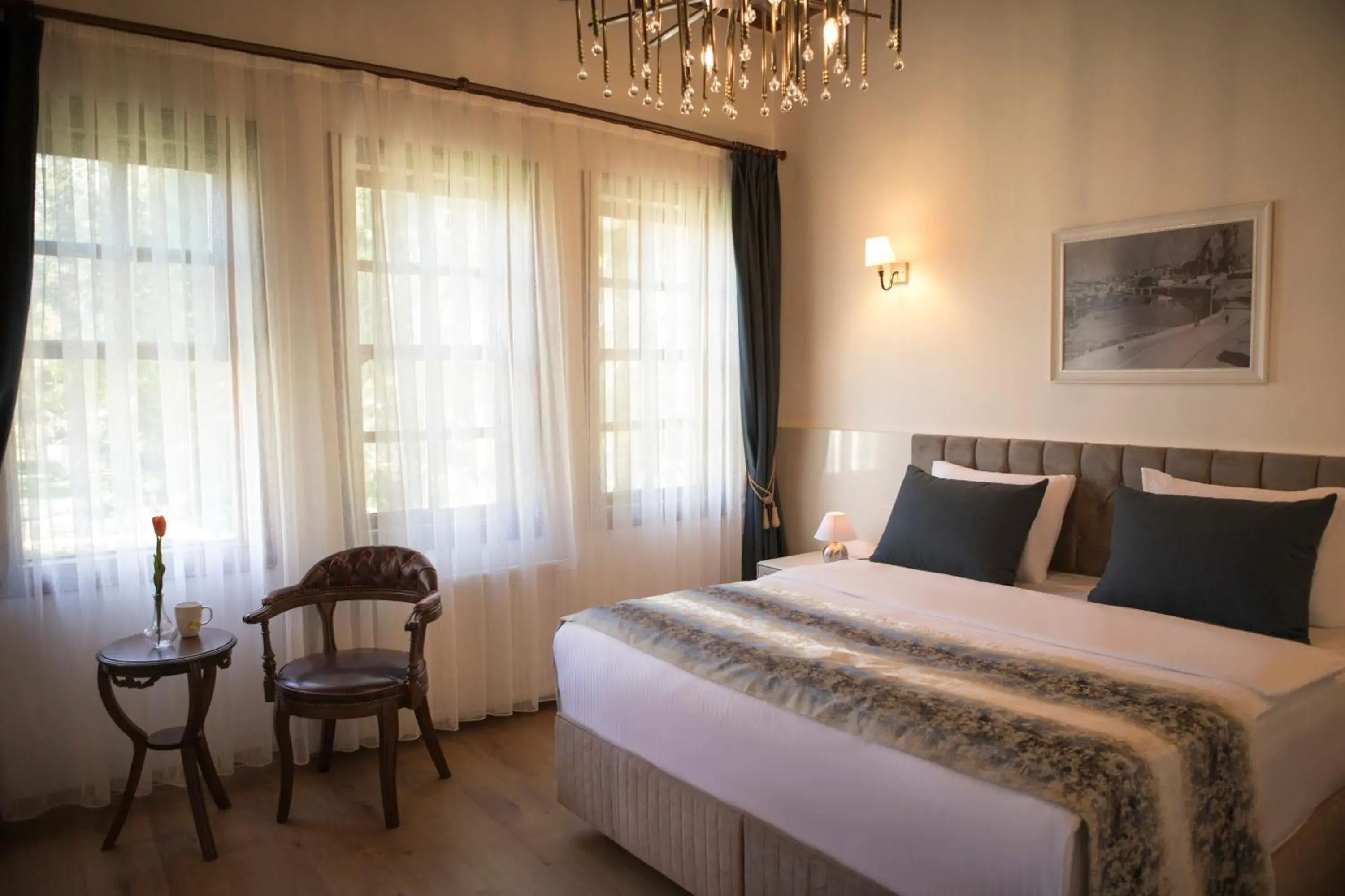 Photo of the whole room, Bed in BAYEZİD HAN KONAK Photo of the whole room, Bed in BAYEZİD HAN KONAK