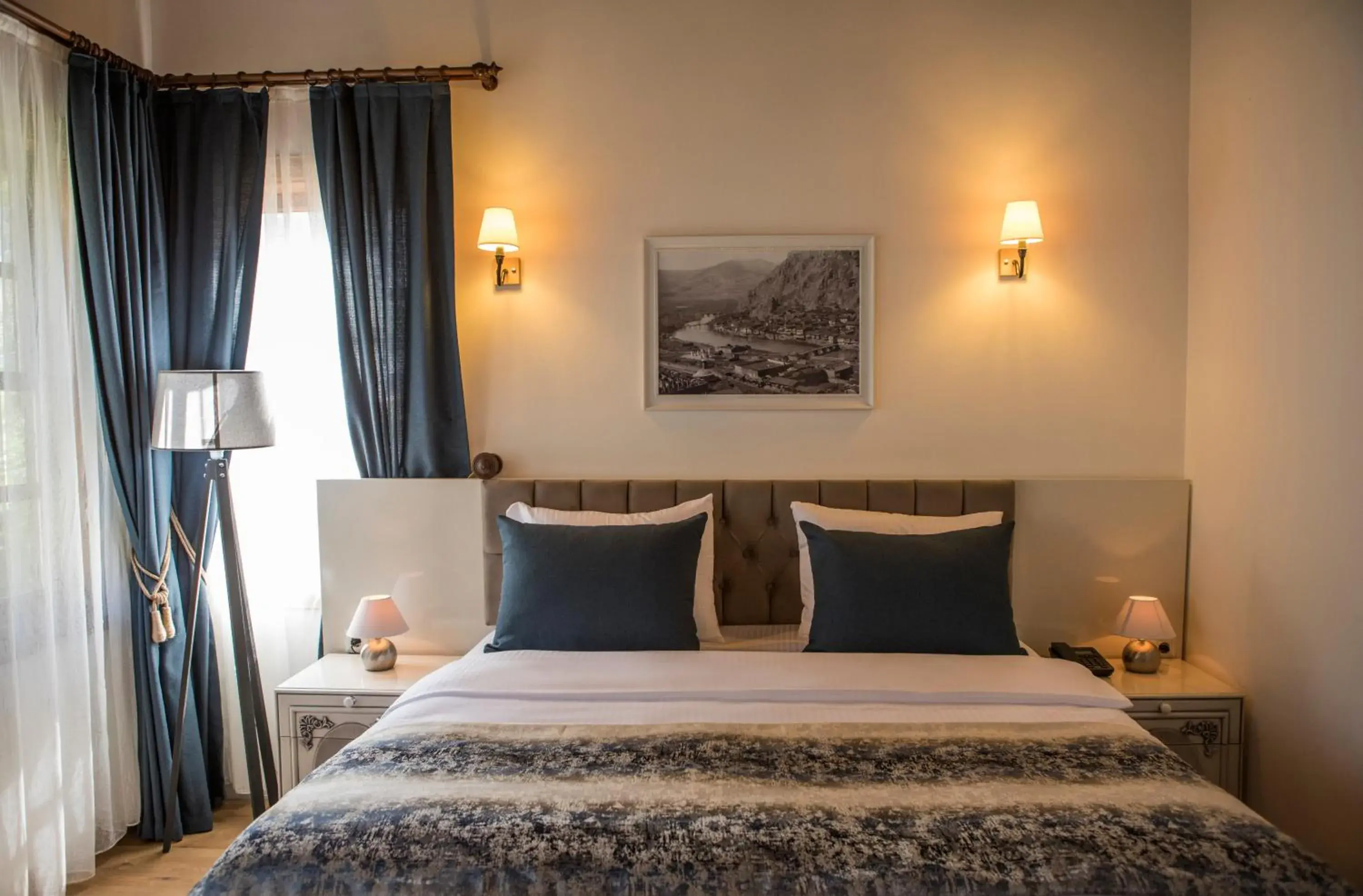 Photo of the whole room, Bed in BAYEZİD HAN KONAK Photo of the whole room, Bed in BAYEZİD HAN KONAK