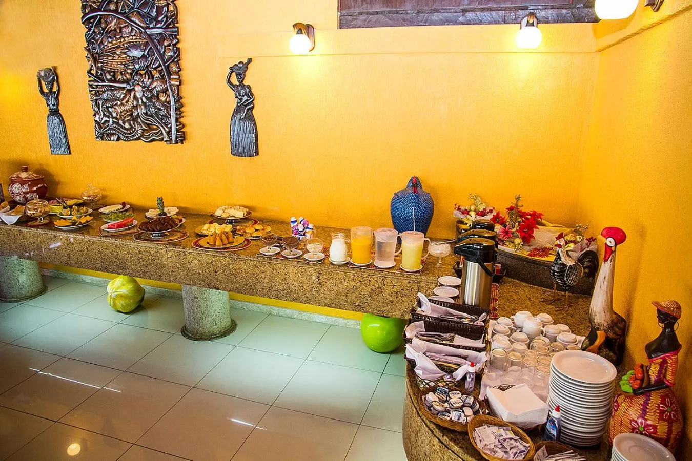 Buffet breakfast in Happy Hotel Girassol