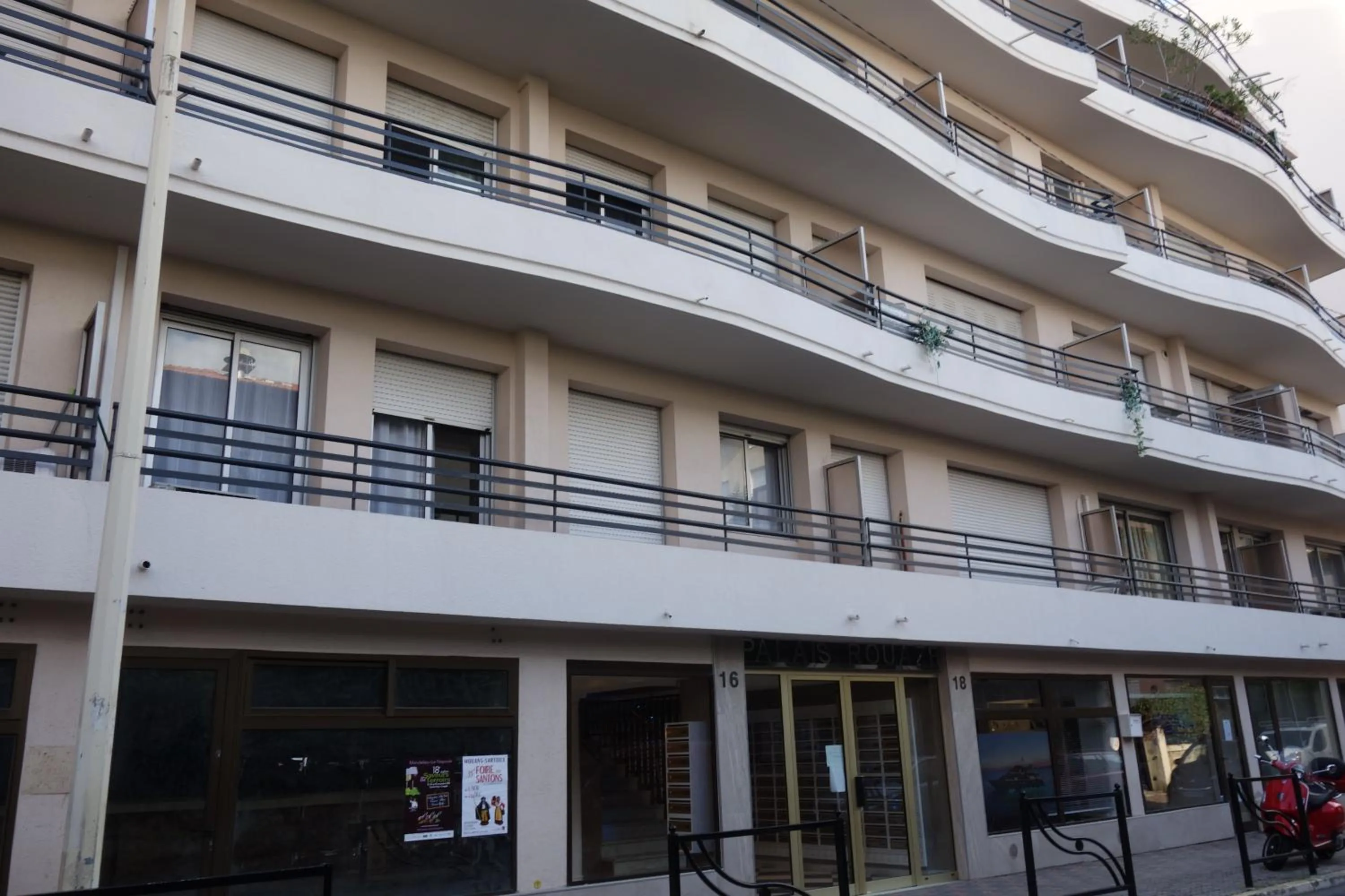Property building in Rouaze by Welcome to Cannes