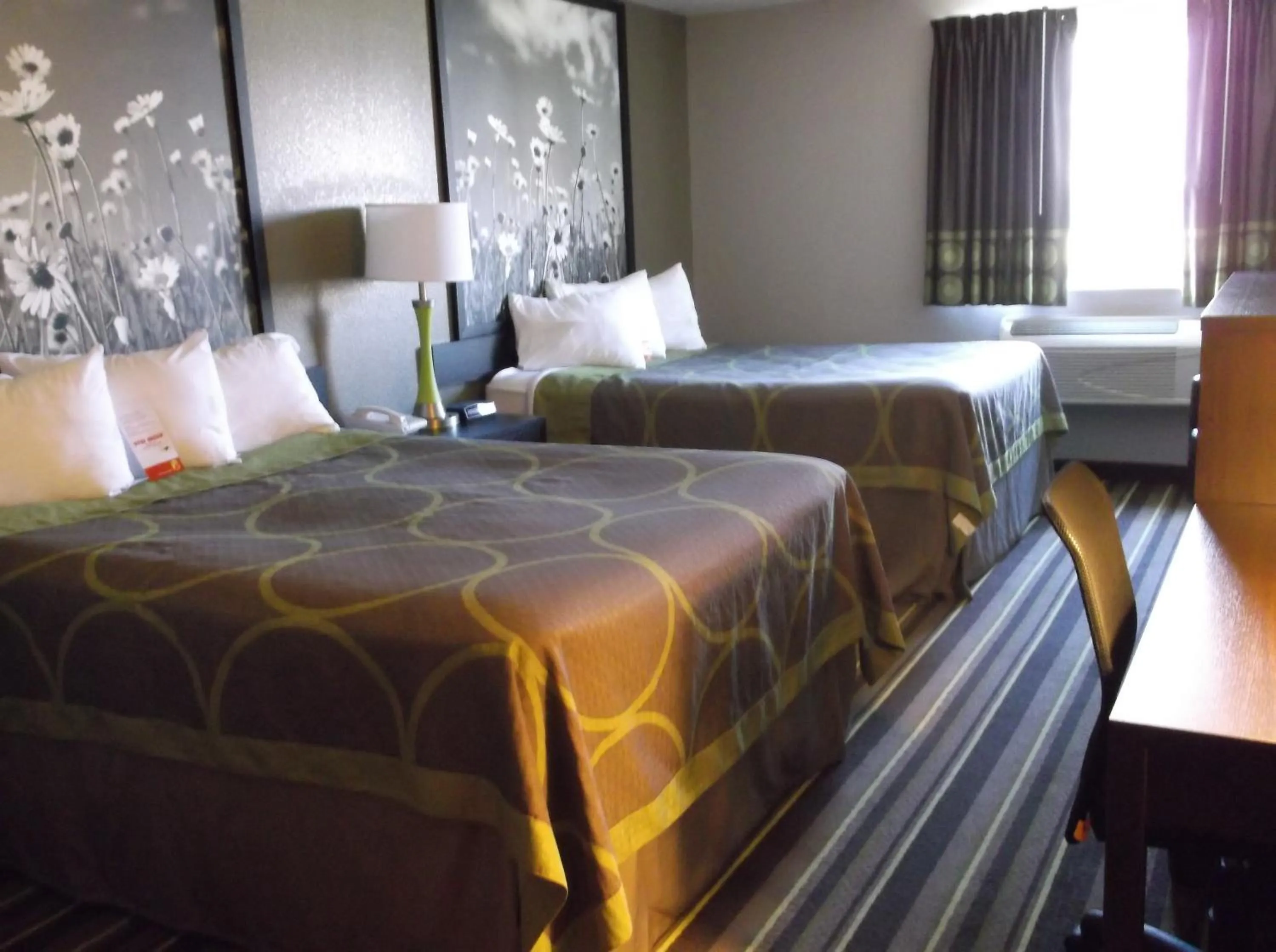 Bedroom, Bed in Super 8 by Wyndham Brookings