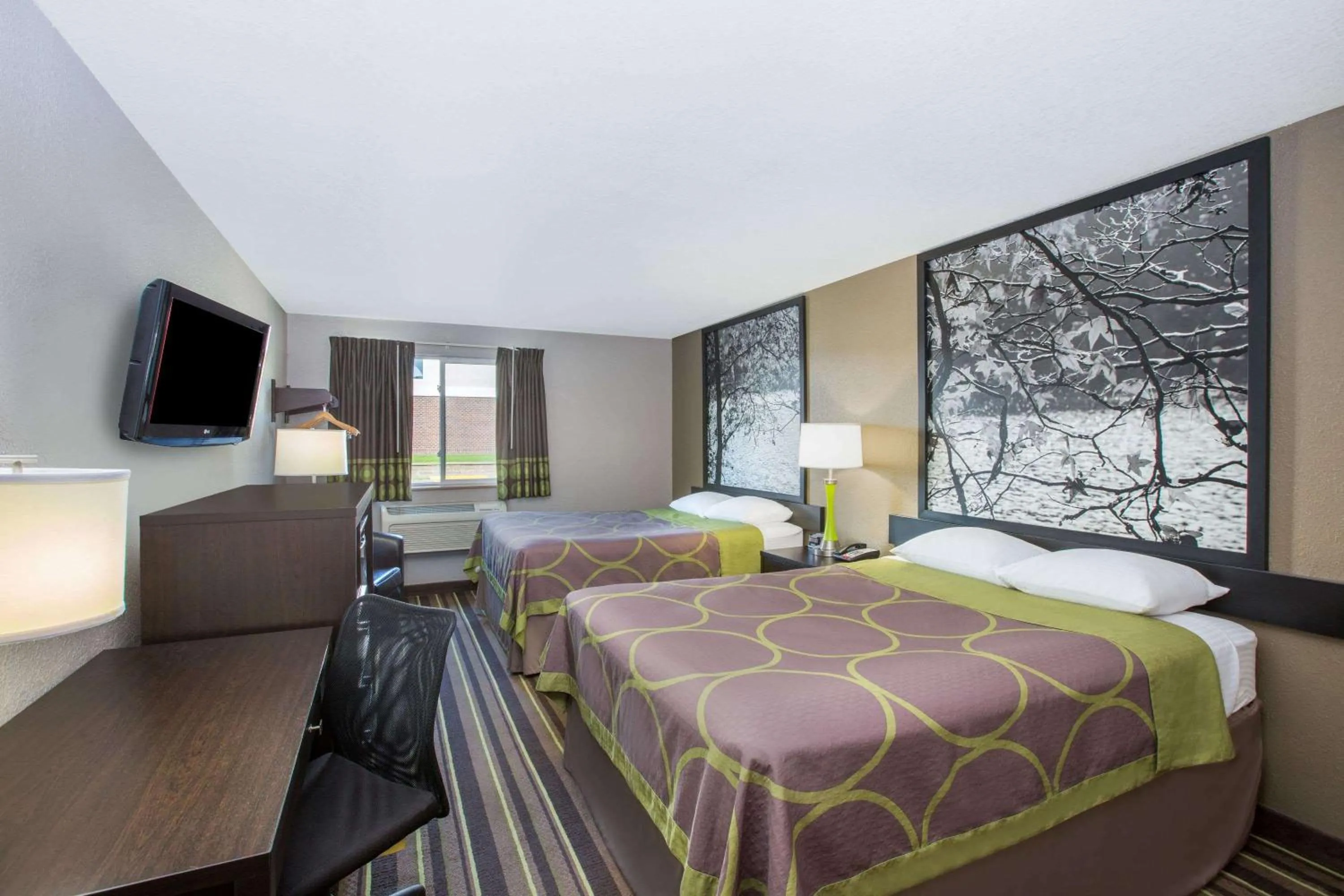 Photo of the whole room, Bed in Super 8 by Wyndham Brookings