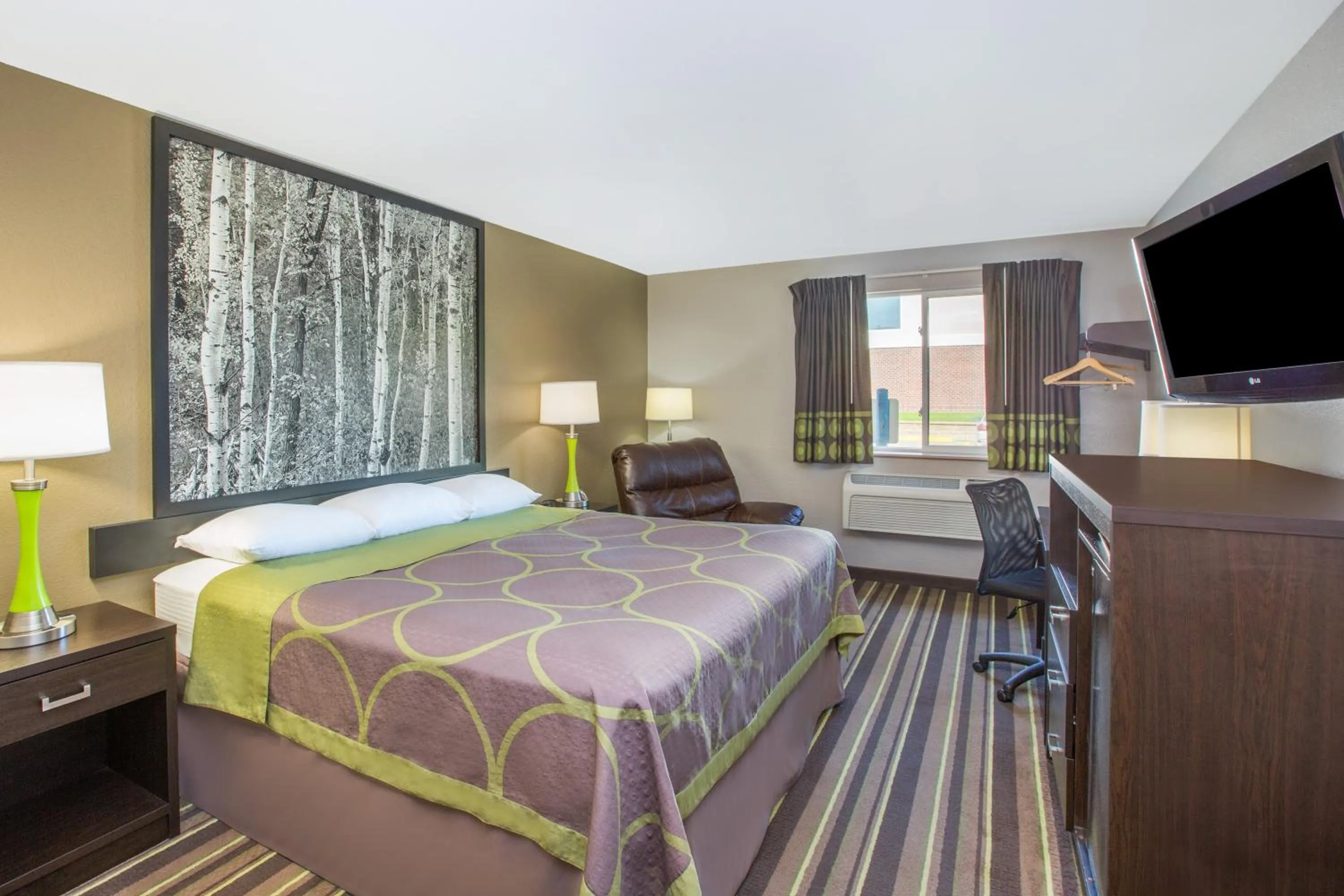 Photo of the whole room, Bed in Super 8 by Wyndham Brookings