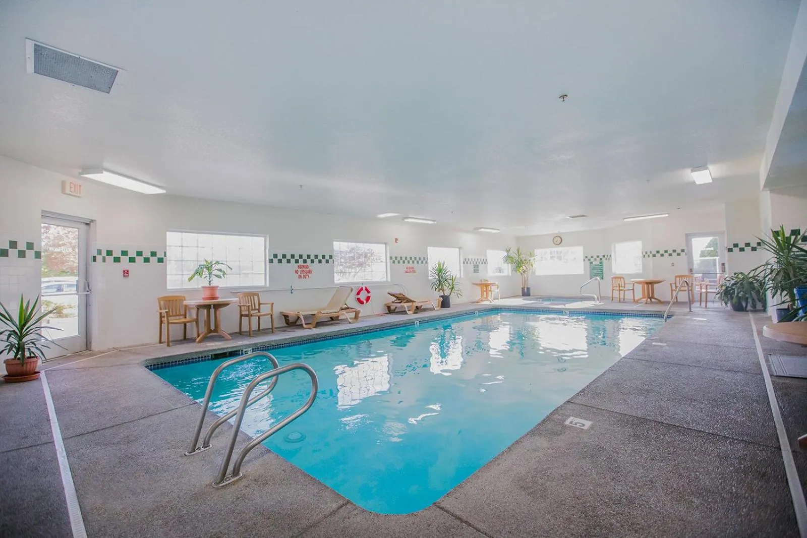 Swimming pool in Red Lion Inn & Suites McMinnville
