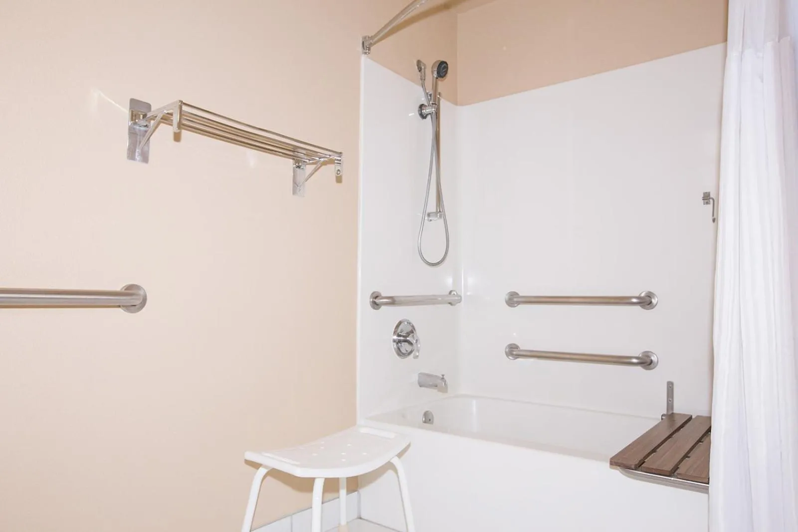 Bathroom in Red Lion Inn & Suites McMinnville