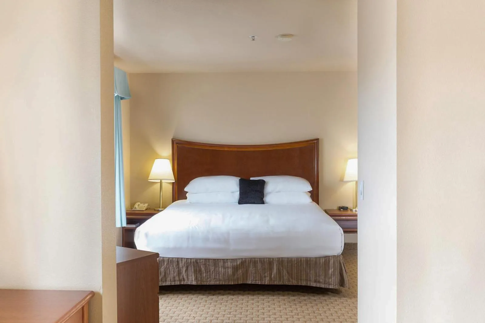 Bed in Red Lion Inn & Suites McMinnville