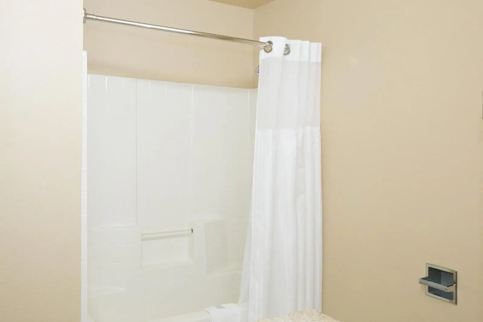 Standard Queen Room with Two Queen Beds - Pet Friendly in Red Lion Inn & Suites McMinnville Standard Queen Room with Two Queen Beds - Pet Friendly in Red Lion Inn & Suites McMinnville