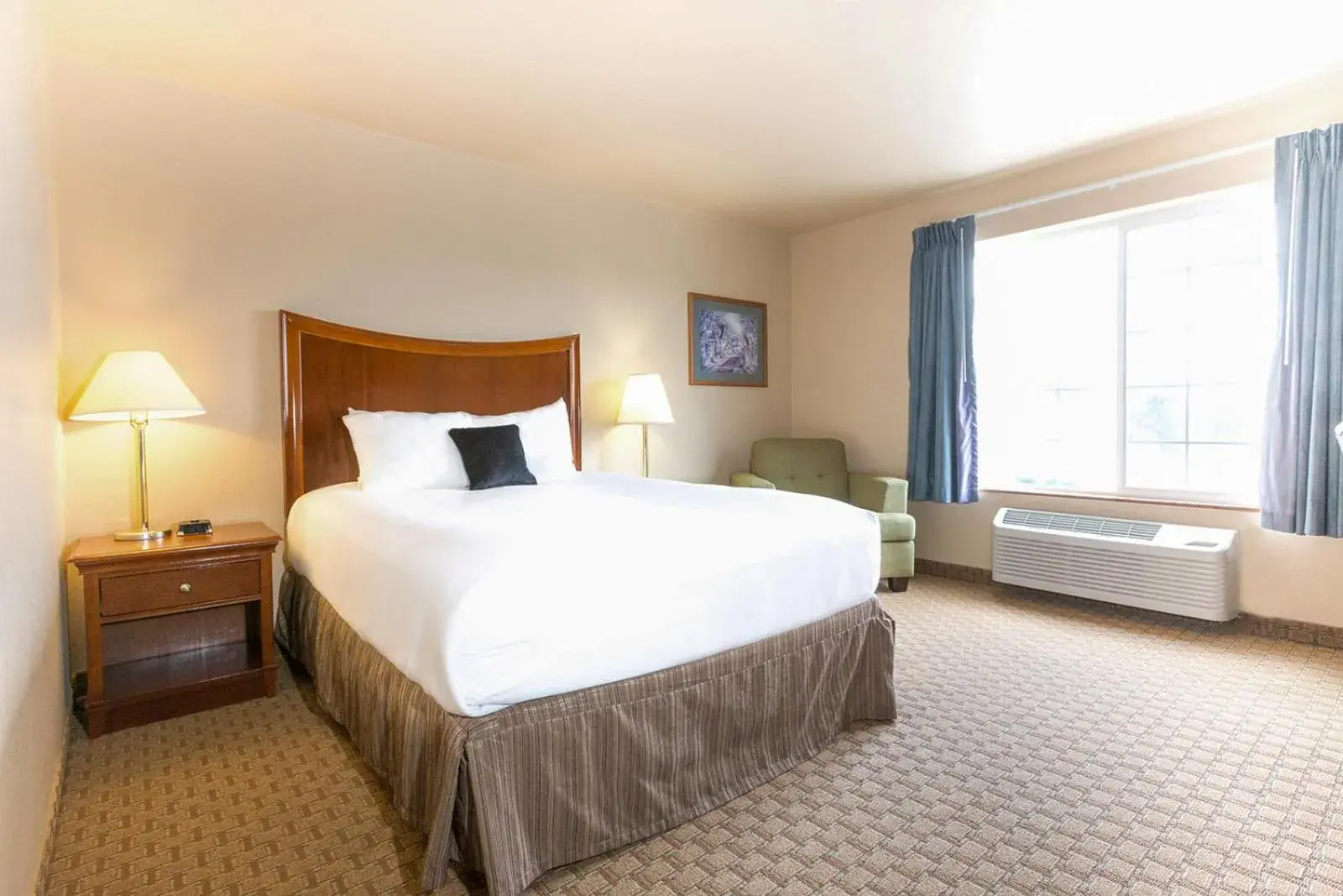 Standard King Room - Pet Friendly in Red Lion Inn & Suites McMinnville Standard King Room - Pet Friendly in Red Lion Inn & Suites McMinnville