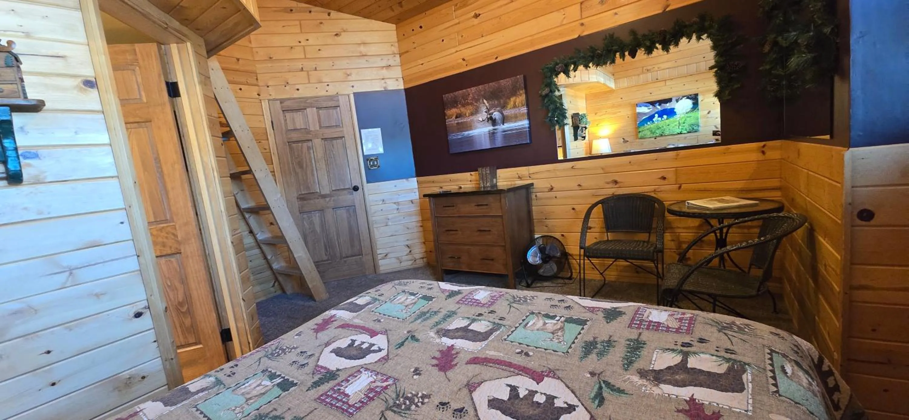Bed in Rocky Ridge Country Lodge