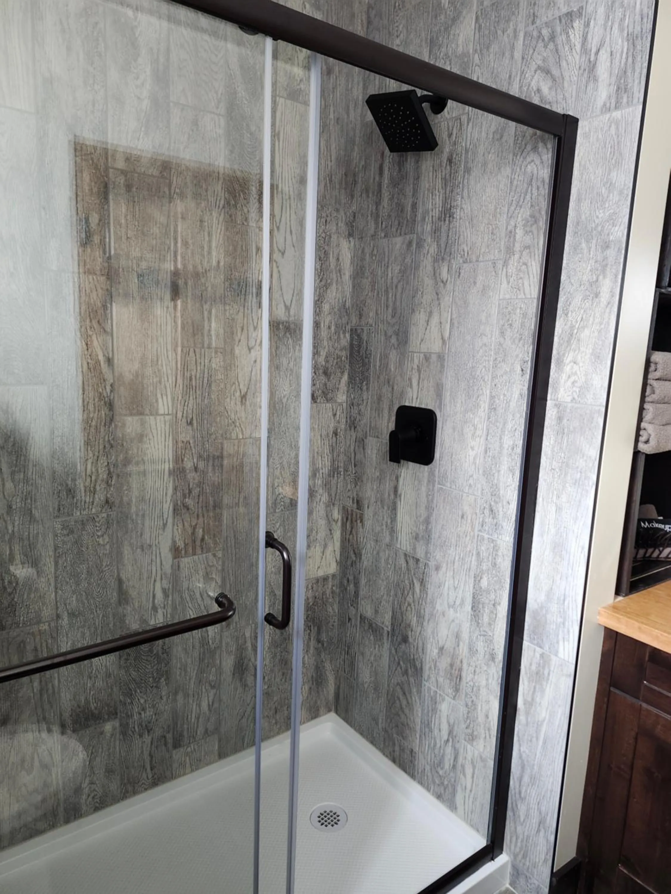 Shower in Rocky Ridge Country Lodge