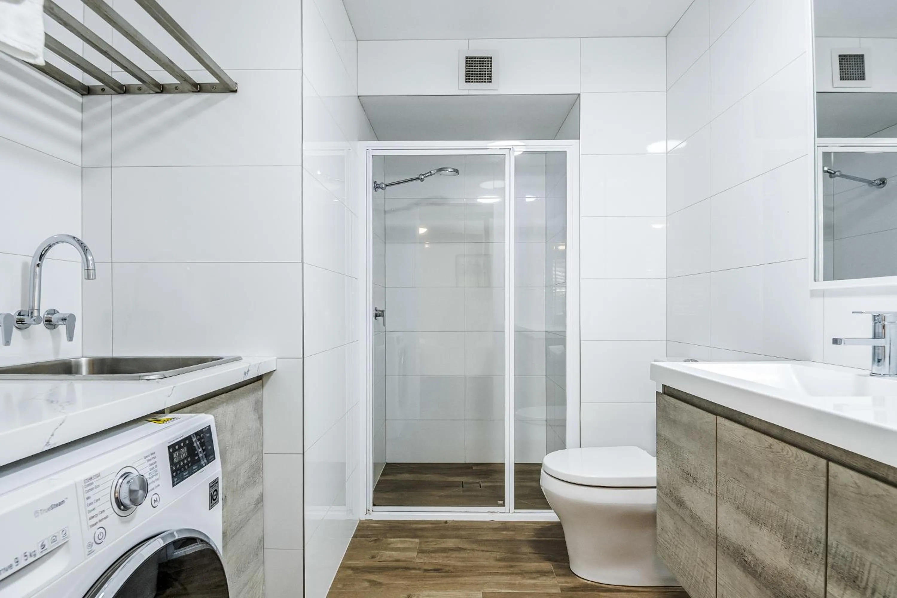 Shower in Beaches Apartments Byron Bay