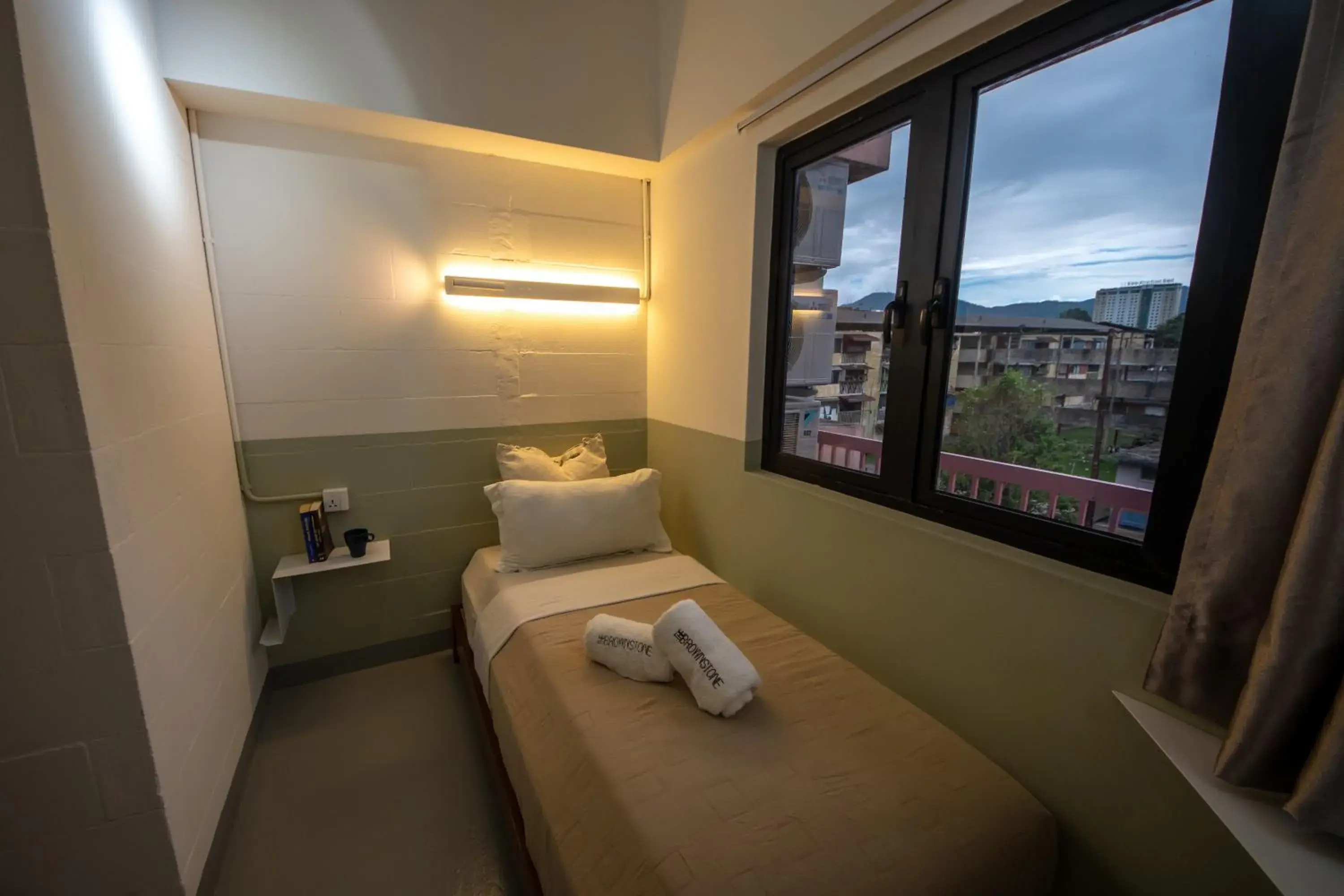 Single Room with Bathroom in The Brownstone Hostel & Space Single Room with Bathroom in The Brownstone Hostel & Space