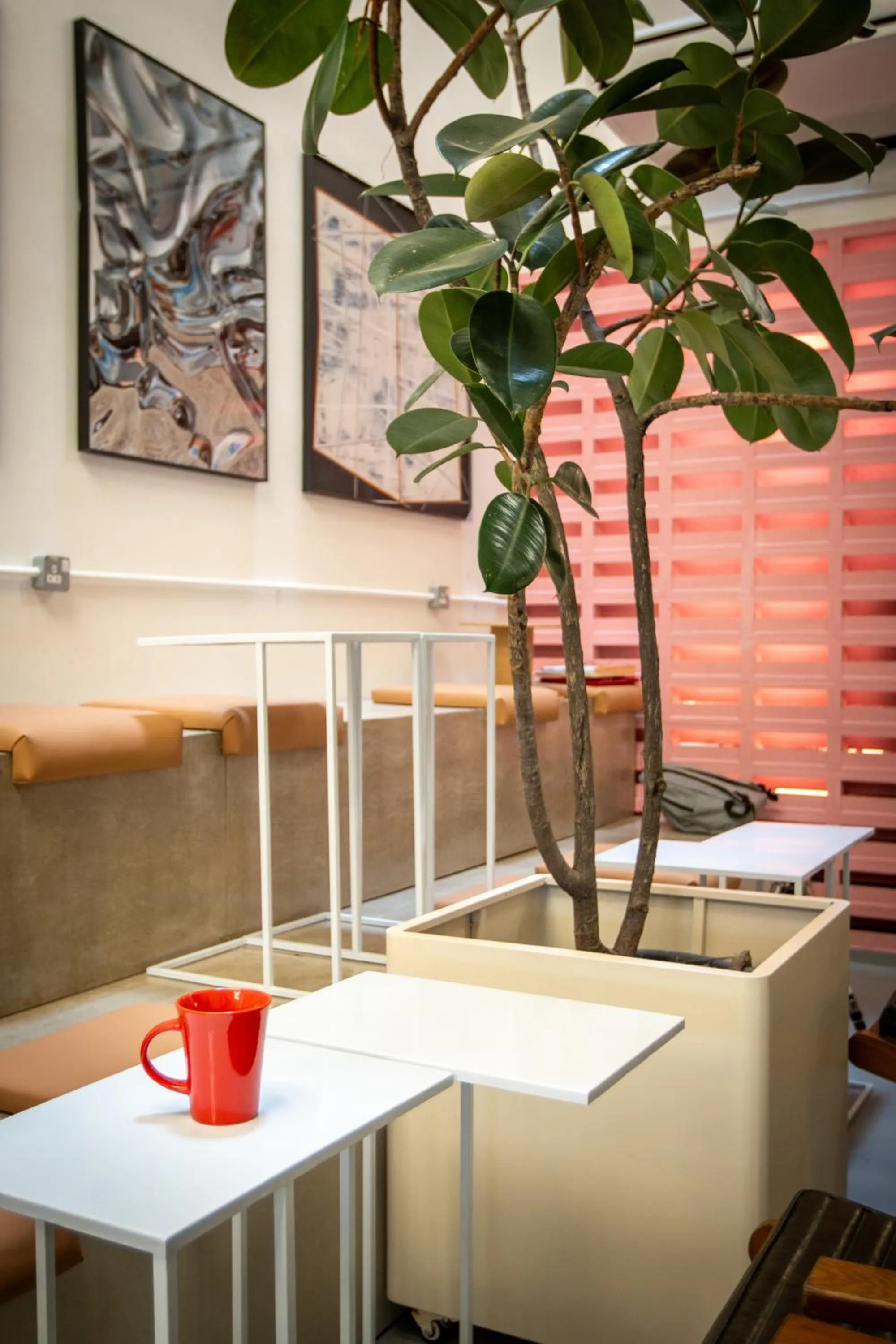 Coffee/tea facilities in The Brownstone Hostel & Space