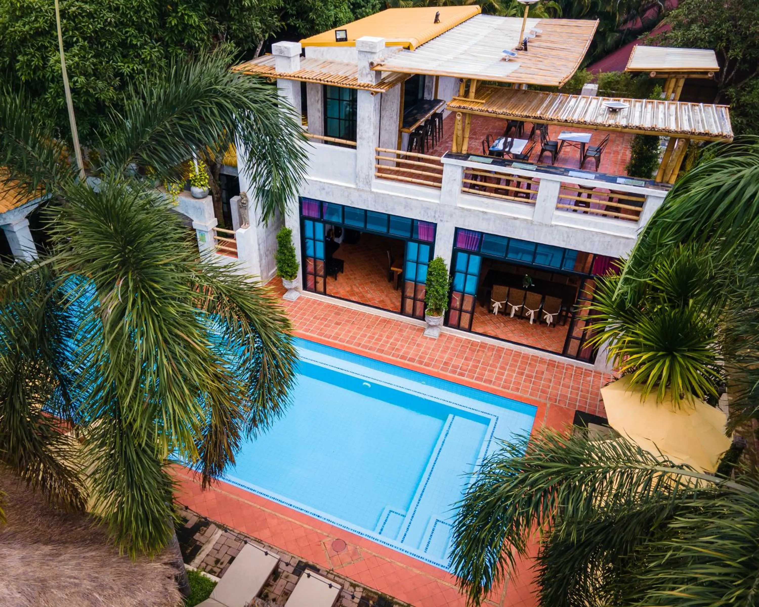 Restaurant/places to eat in Baanpong Lodge