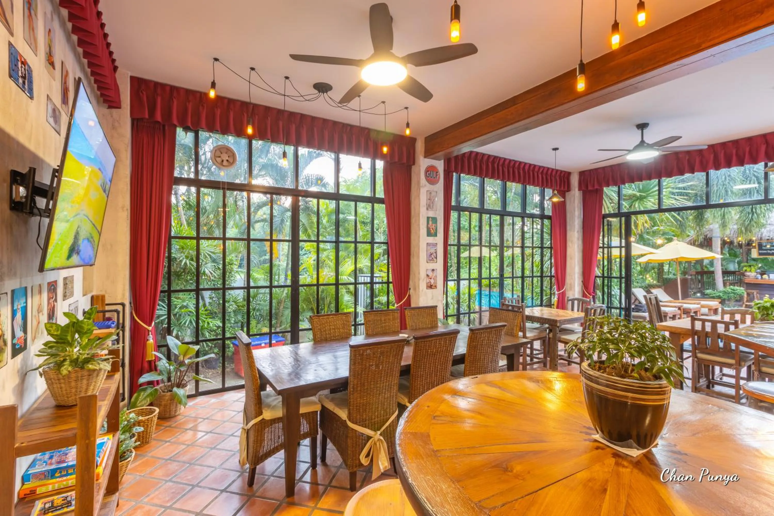 Dining area in Baanpong Lodge