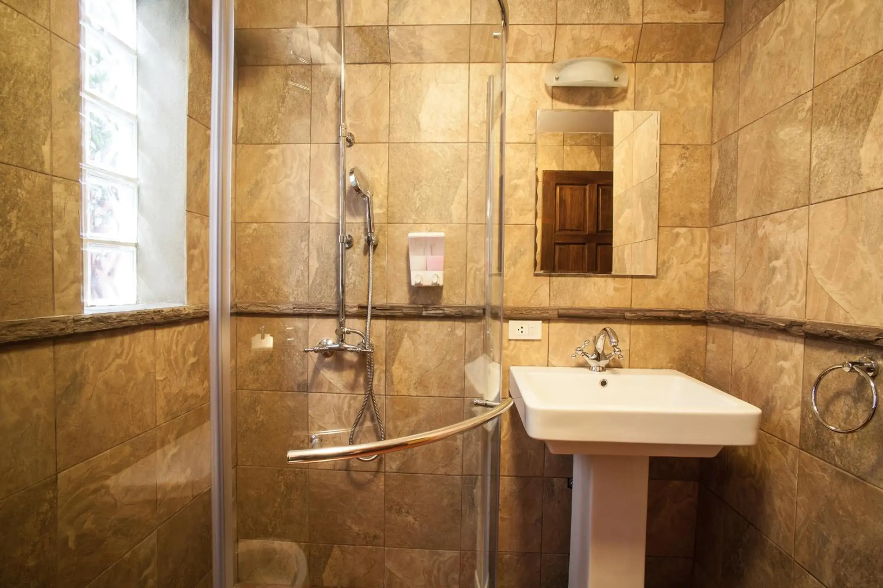 Bathroom in Baanpong Lodge Bathroom in Baanpong Lodge