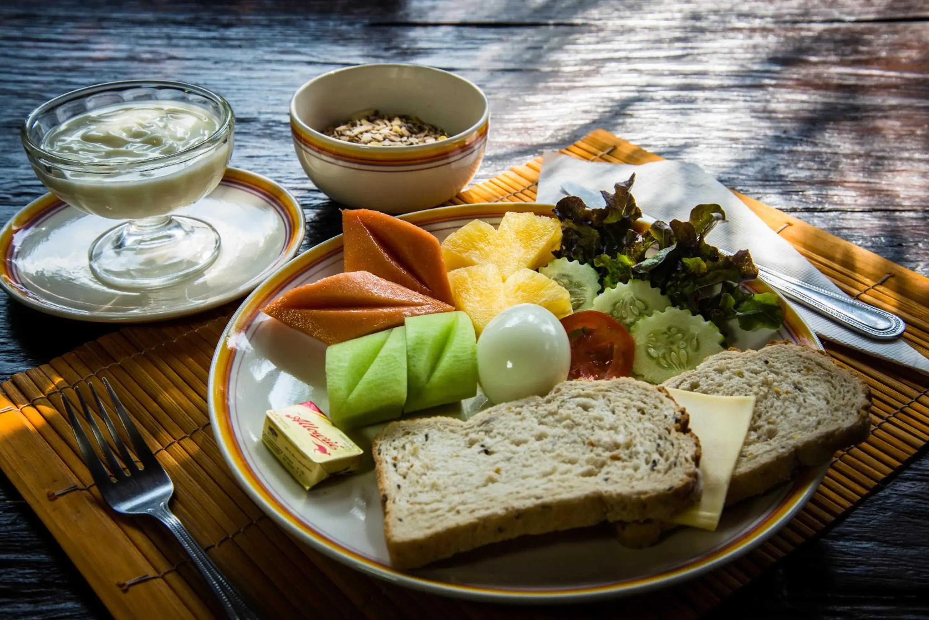 Food and drinks in Baanpong Lodge Food and drinks in Baanpong Lodge