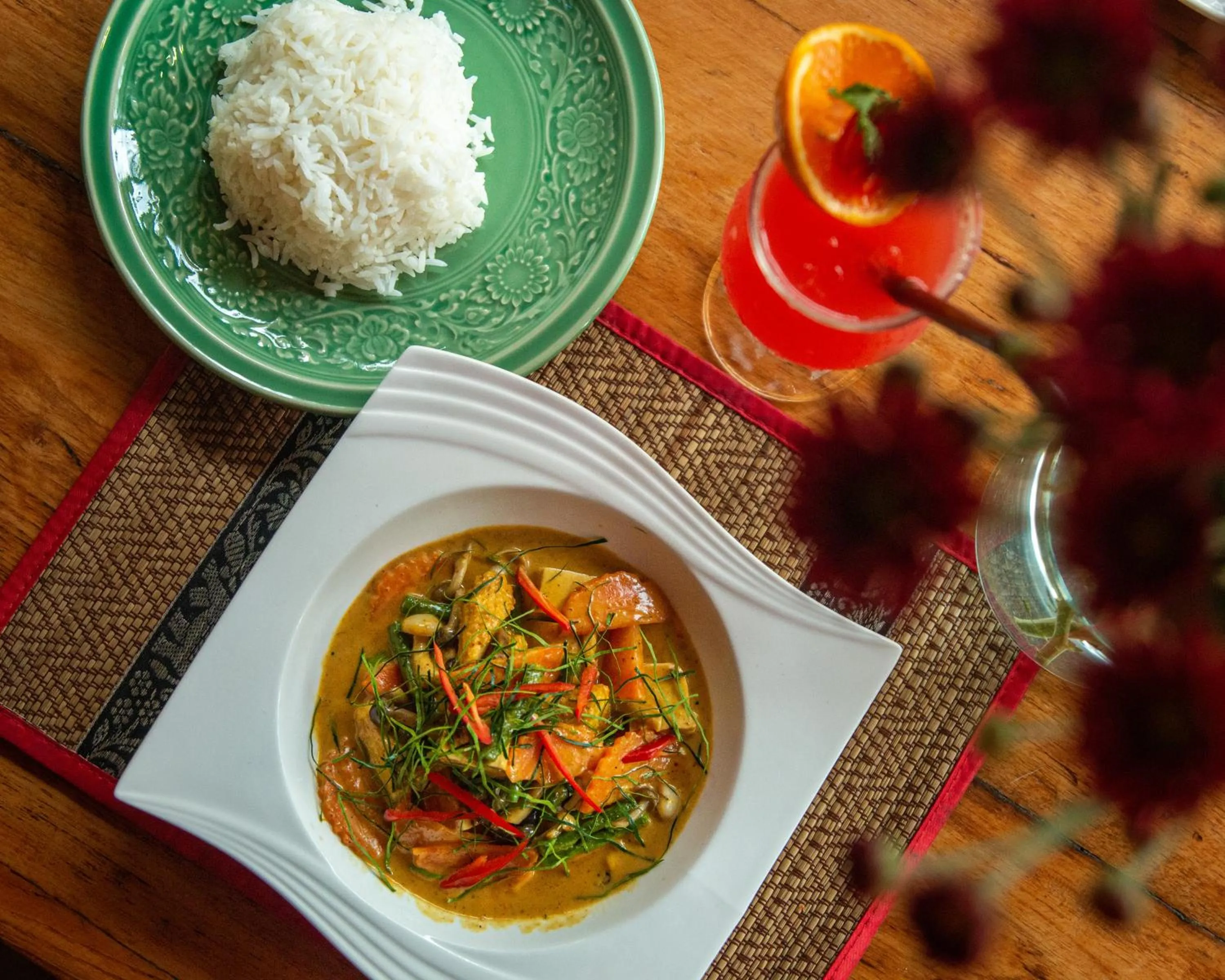 Food and drinks in Baanpong Lodge