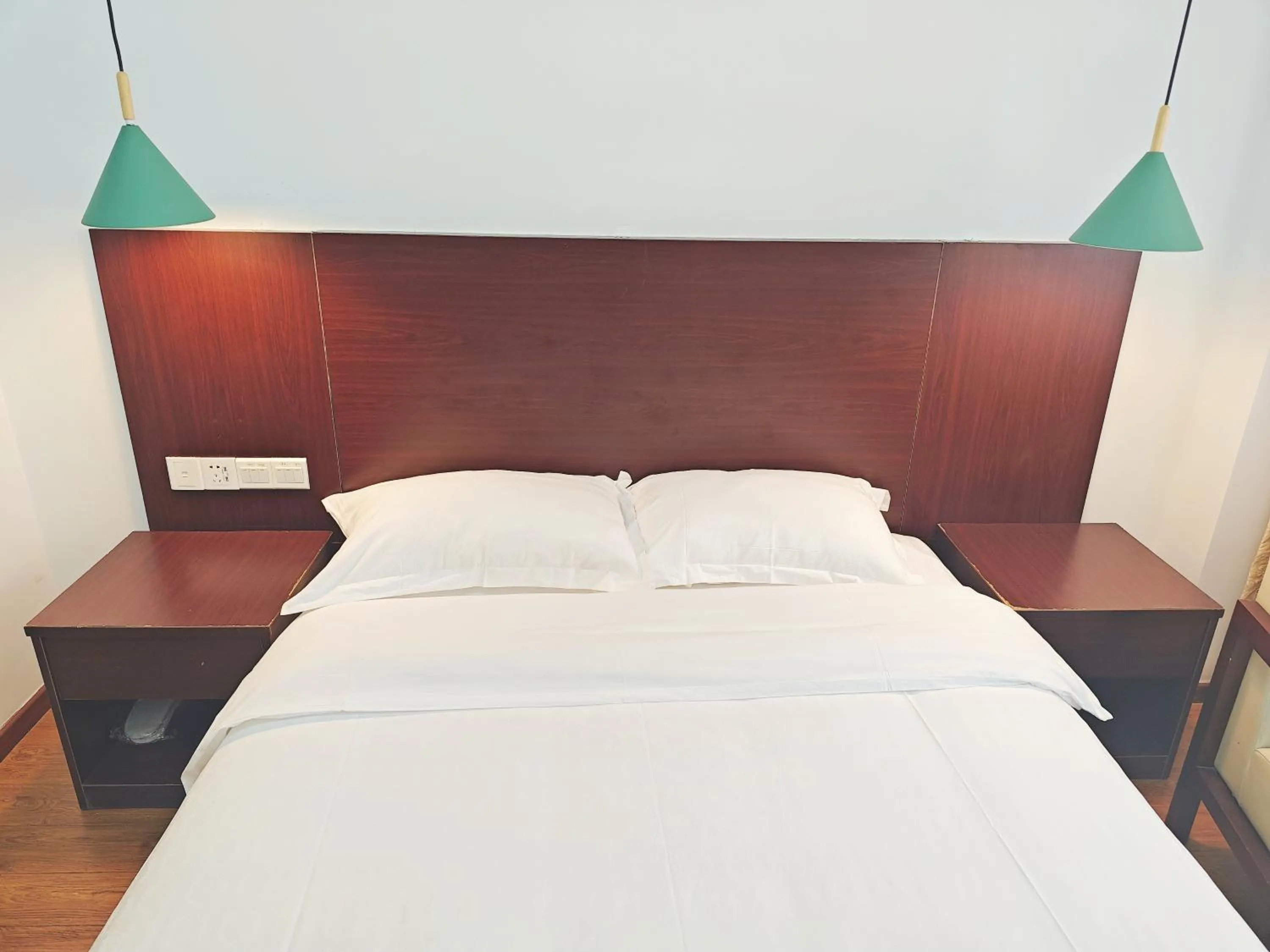 Bed in Shenzhen Xinghua Hotel