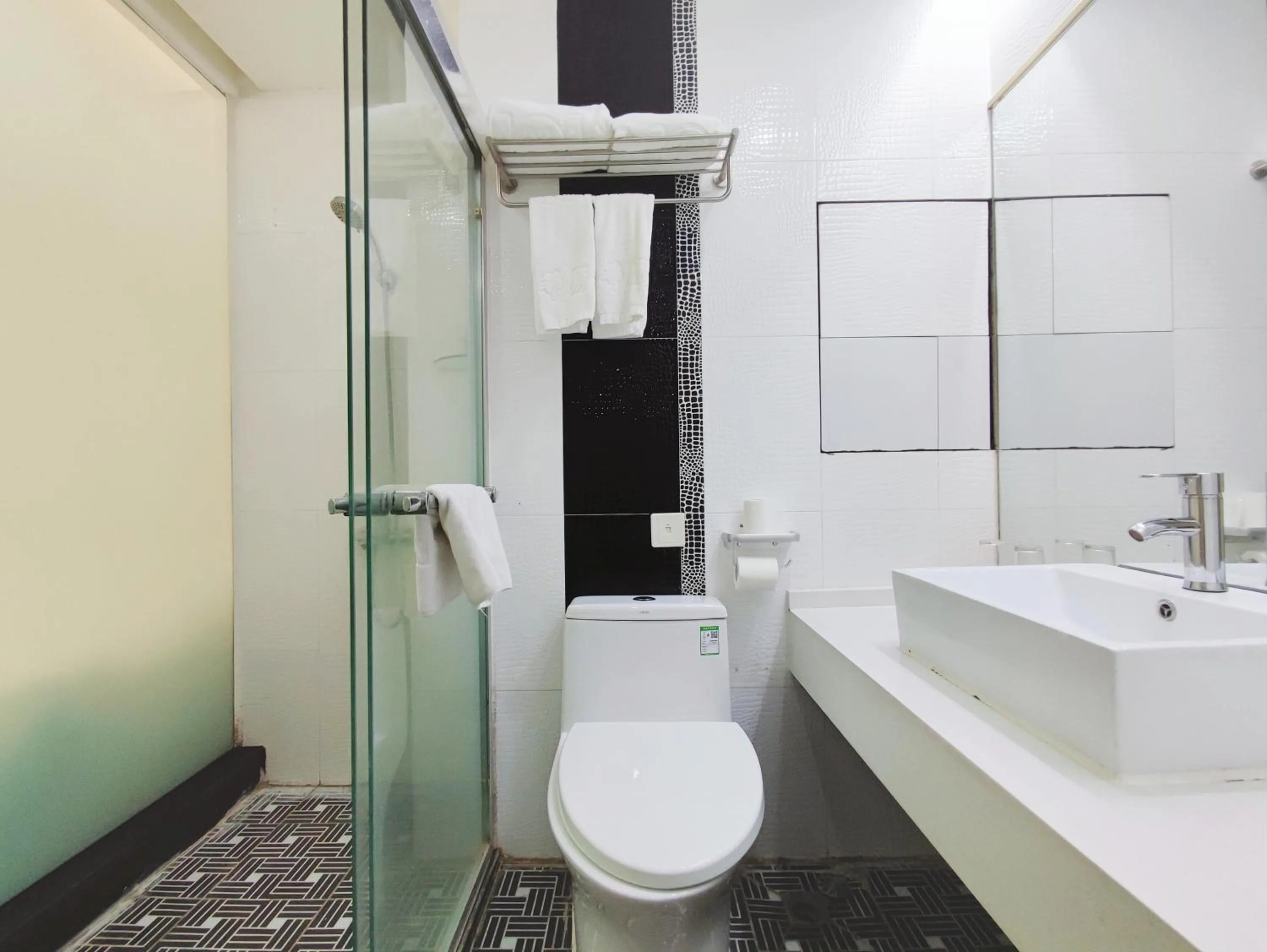 Toilet in Shenzhen Xinghua Hotel