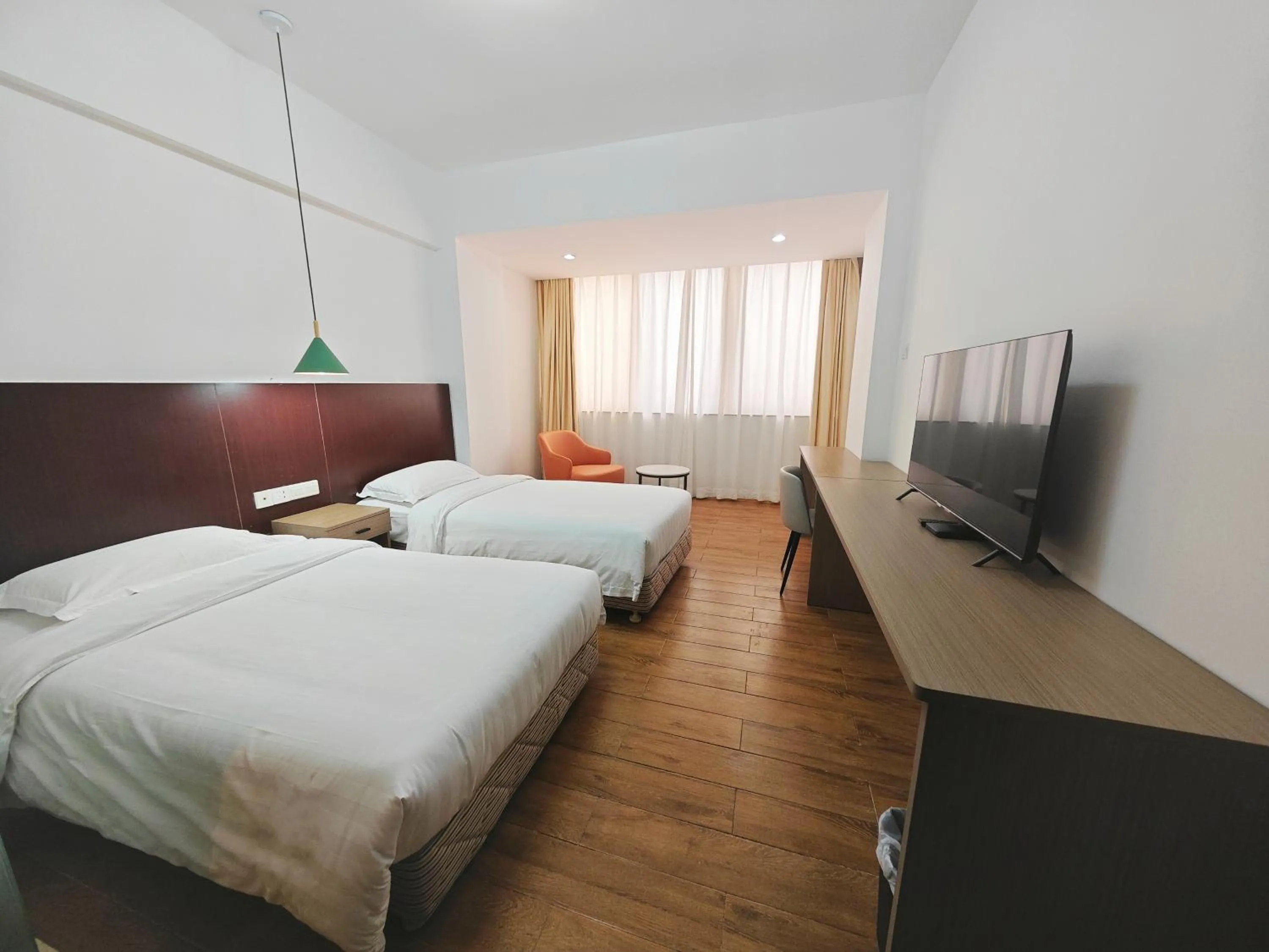 Photo of the whole room, Bed in Shenzhen Xinghua Hotel