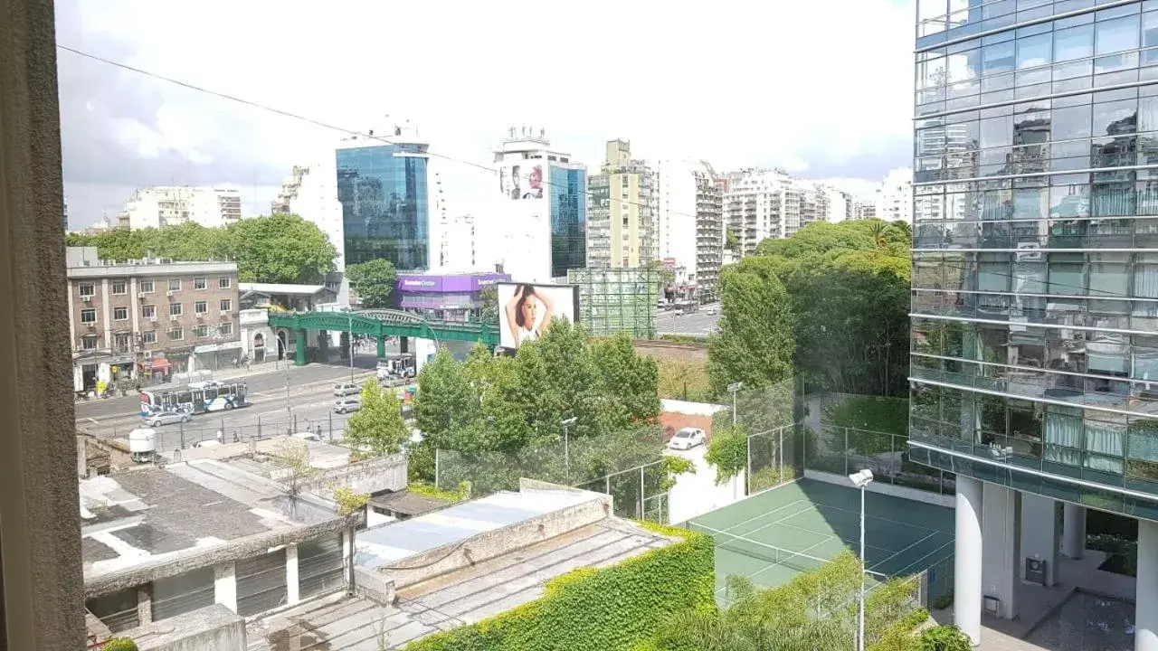 Property building in Palermo Bridge Property building in Palermo Bridge